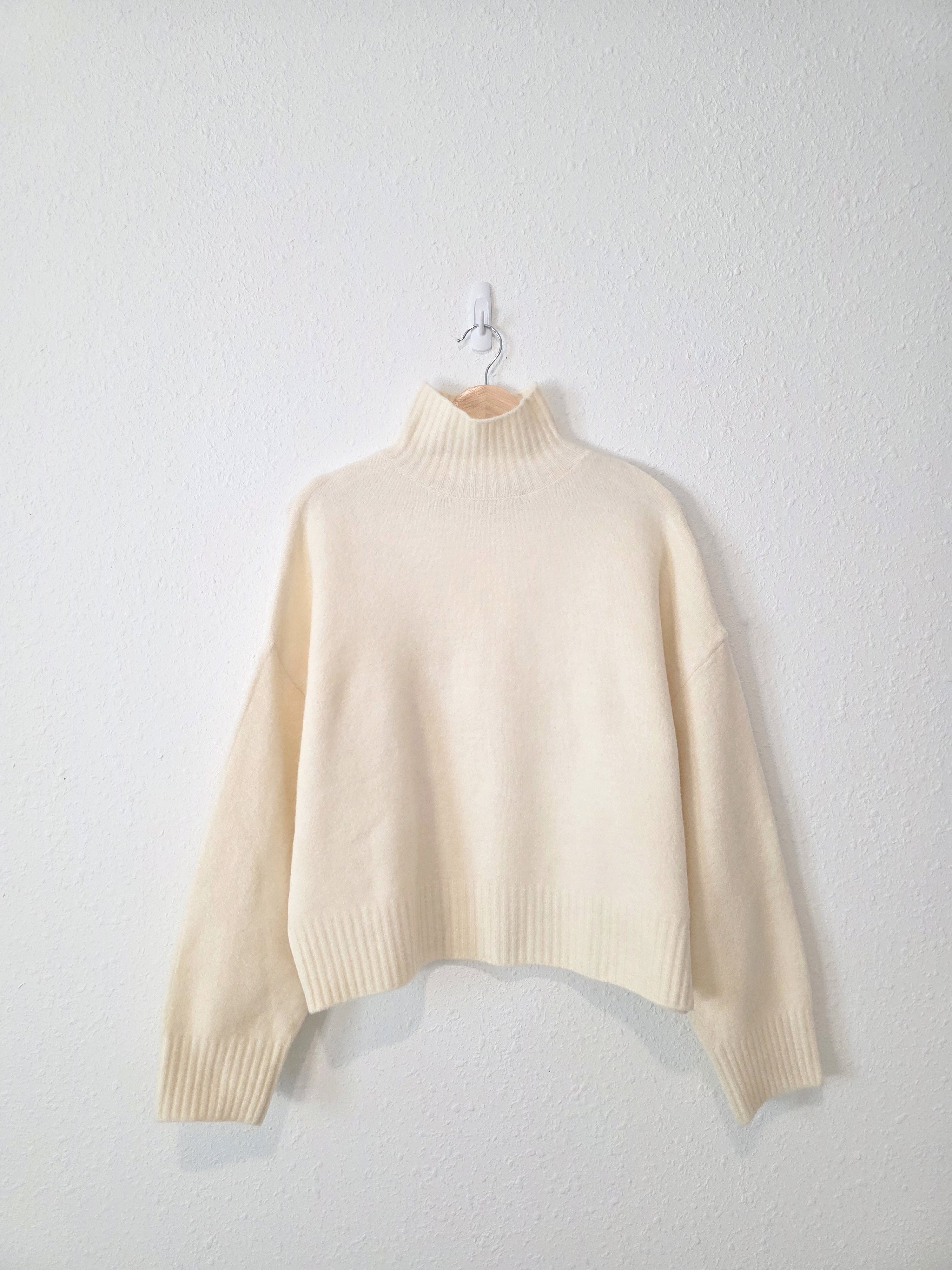 Zara Cream Turtleneck Sweater (S)