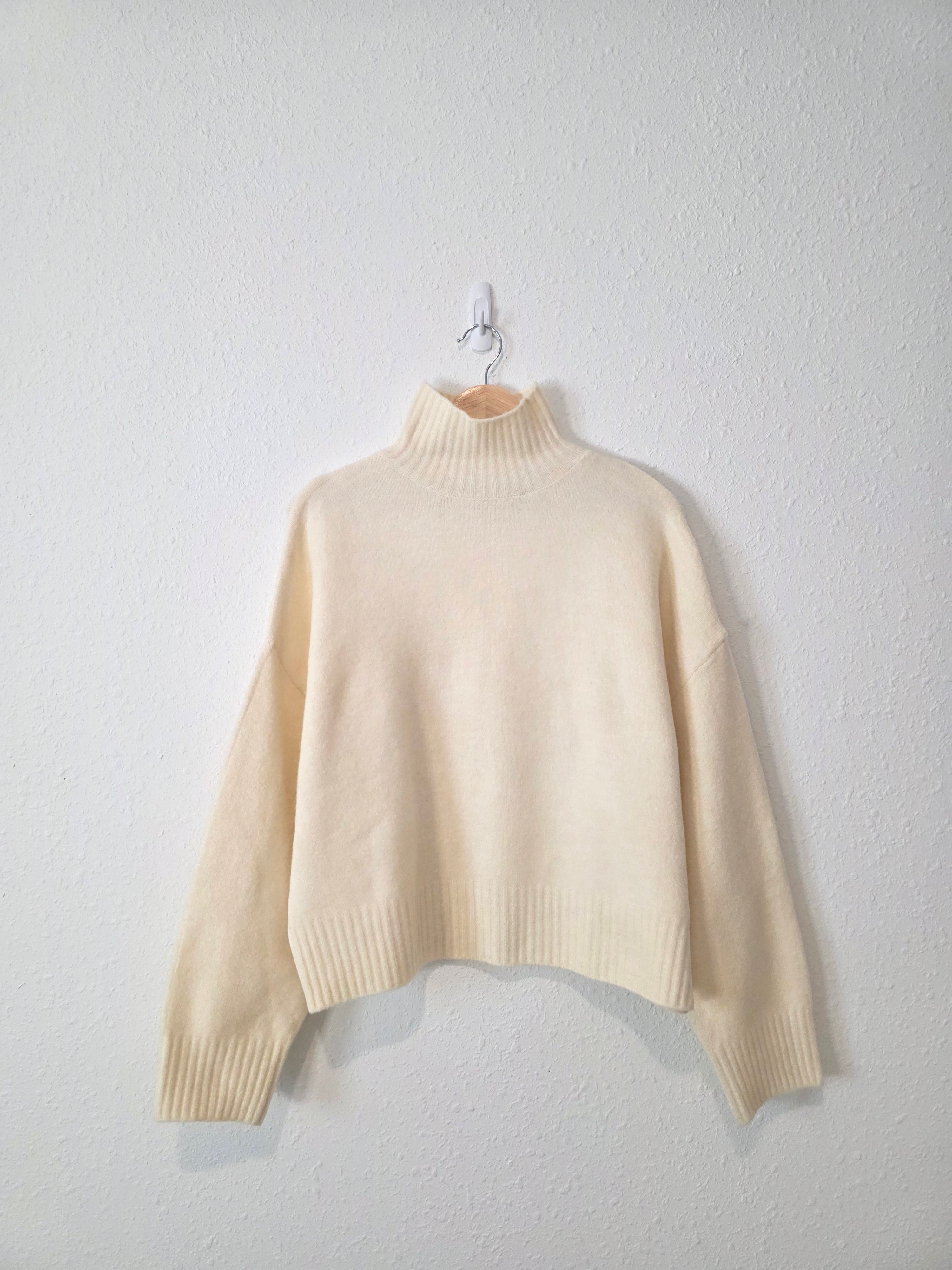 Zara Cream Turtleneck Sweater (S)