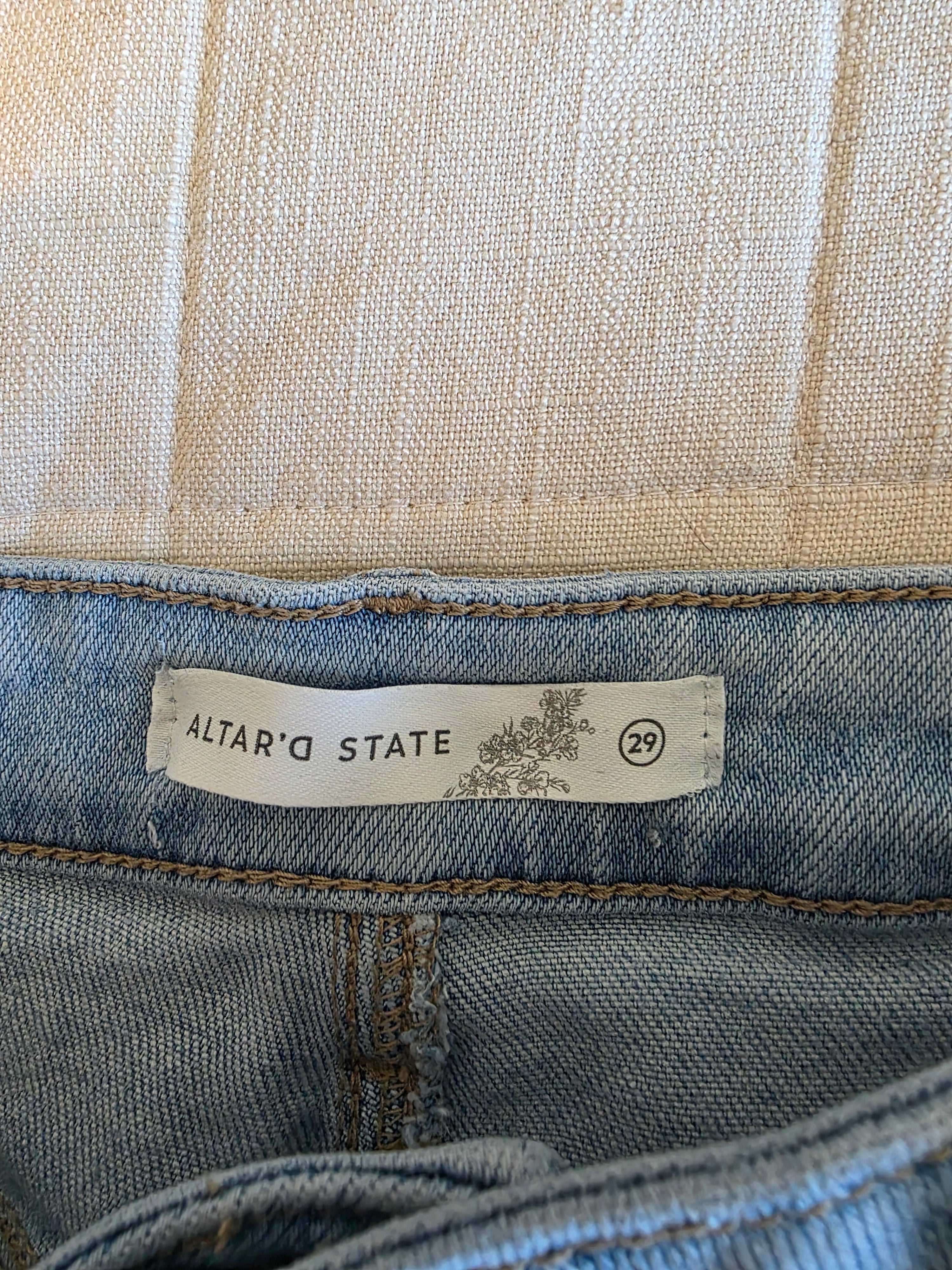 Altar'd State Light Wash Relaxed Jeans (29)