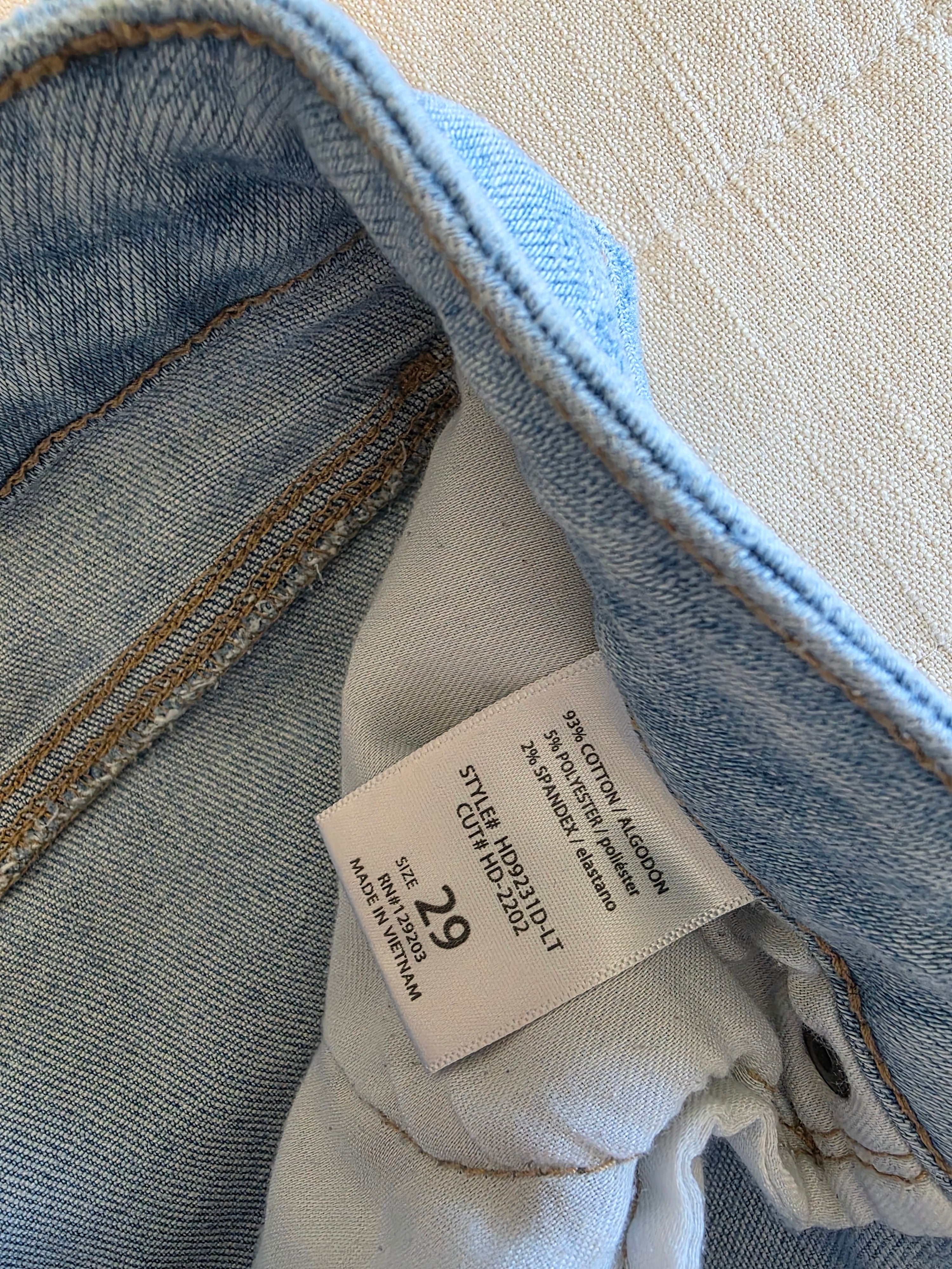 Altar'd State Light Wash Relaxed Jeans (29)