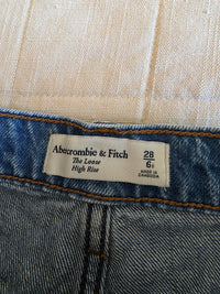 Abercrombie High Rise Loose Jeans (28/6 short)