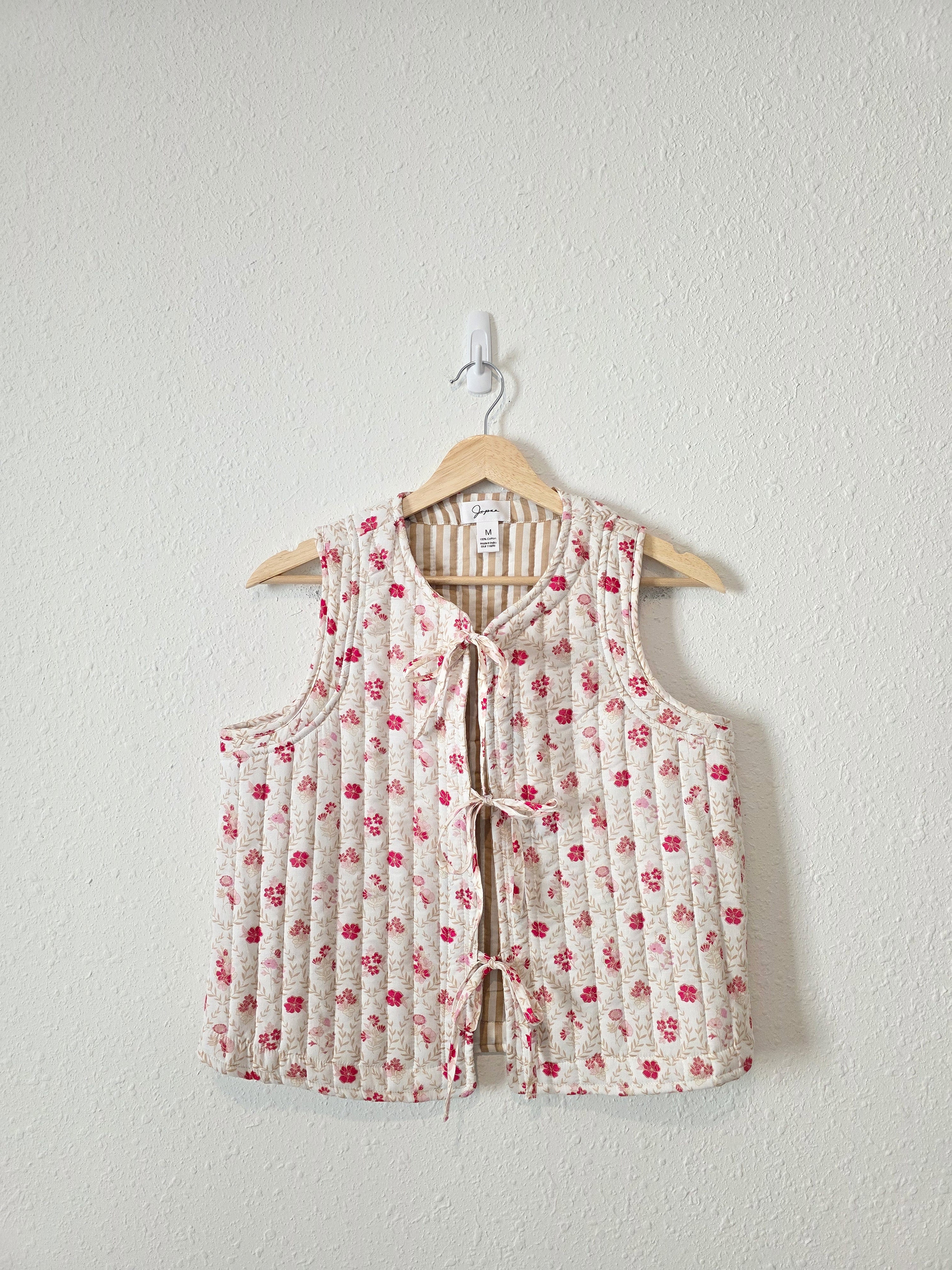 Floral Quilted Tie Front Vest (M)