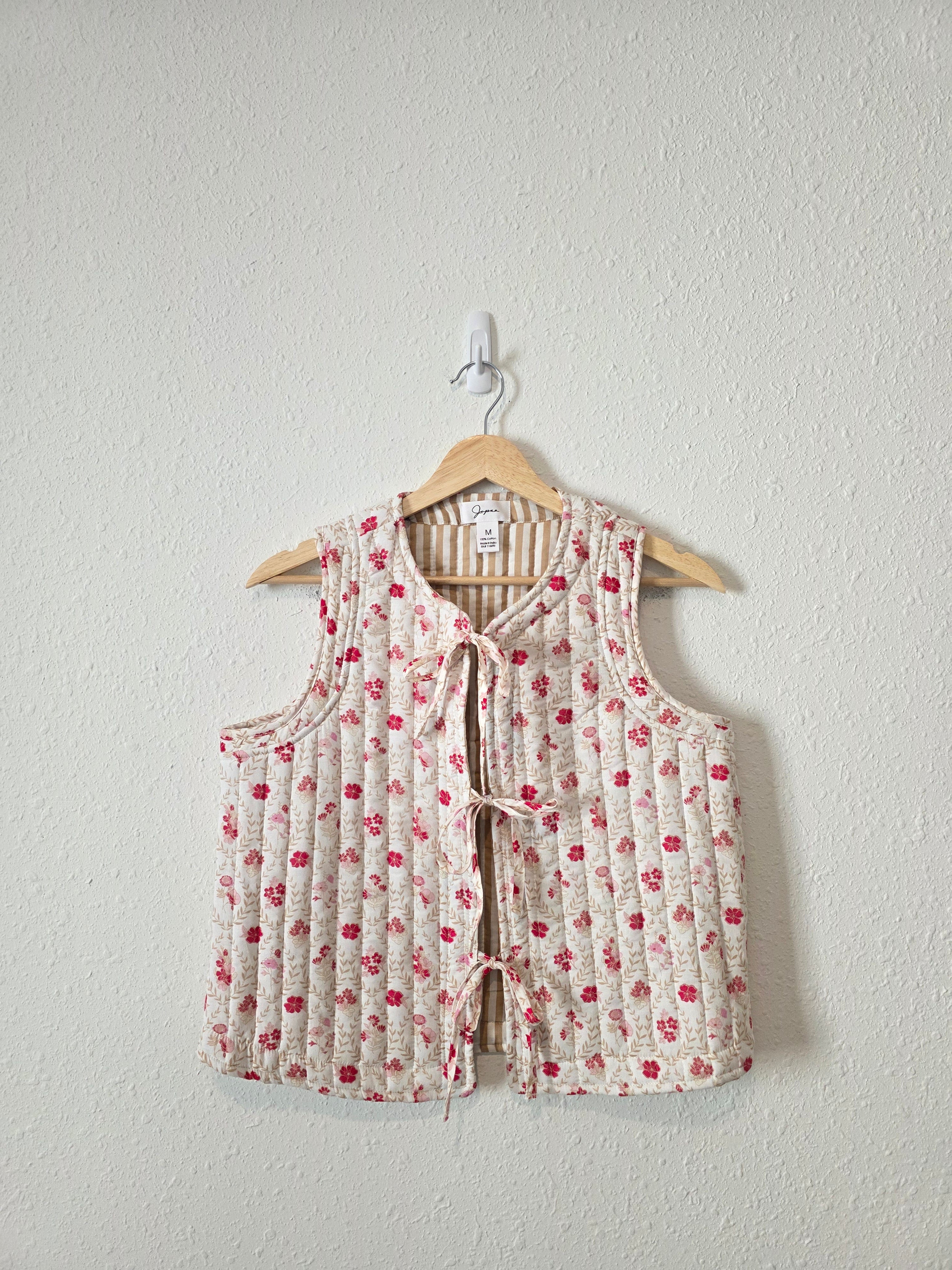 Floral Quilted Tie Front Vest (M)