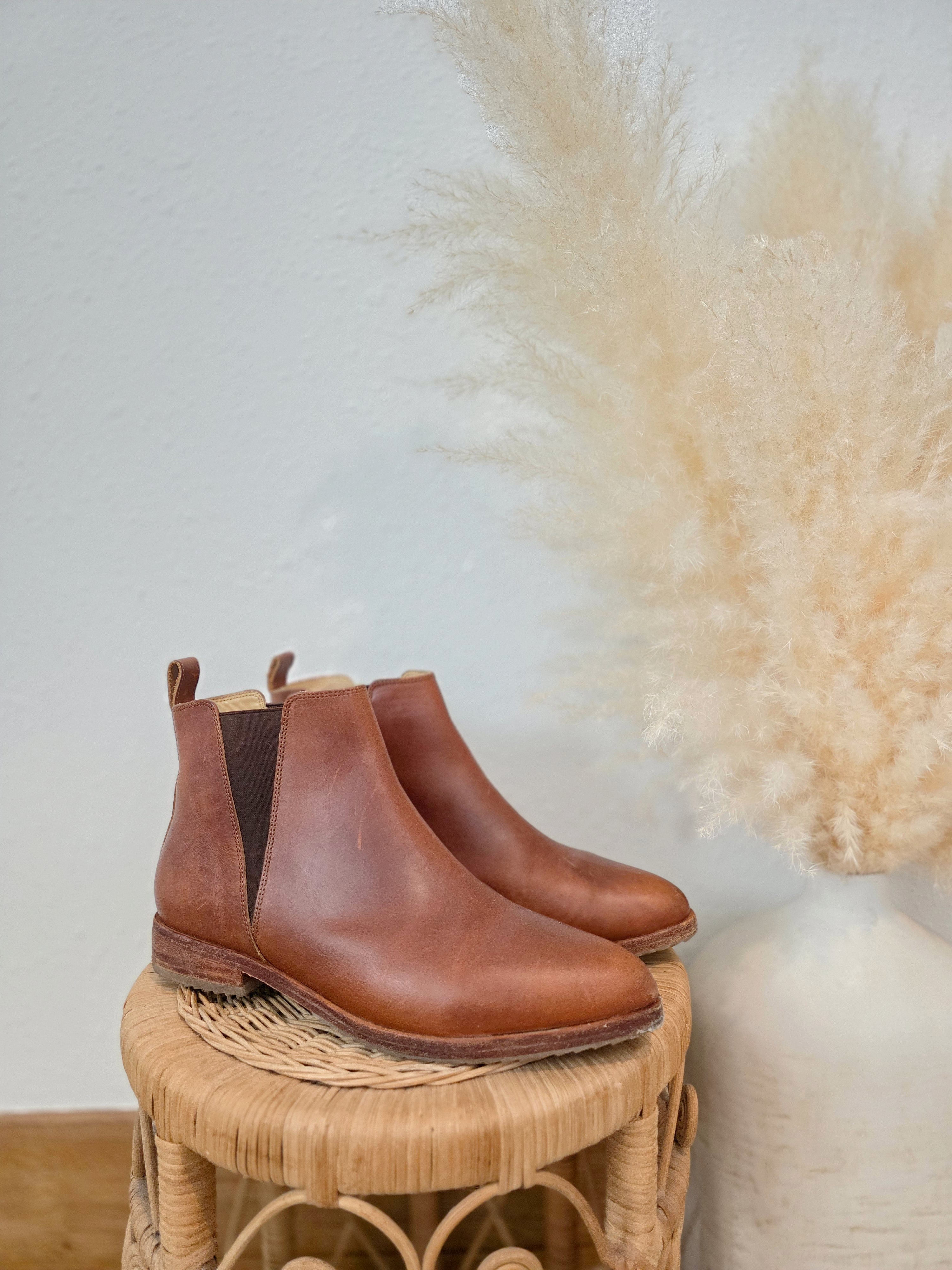 Nisolo Leather Chelsea Boots (9)