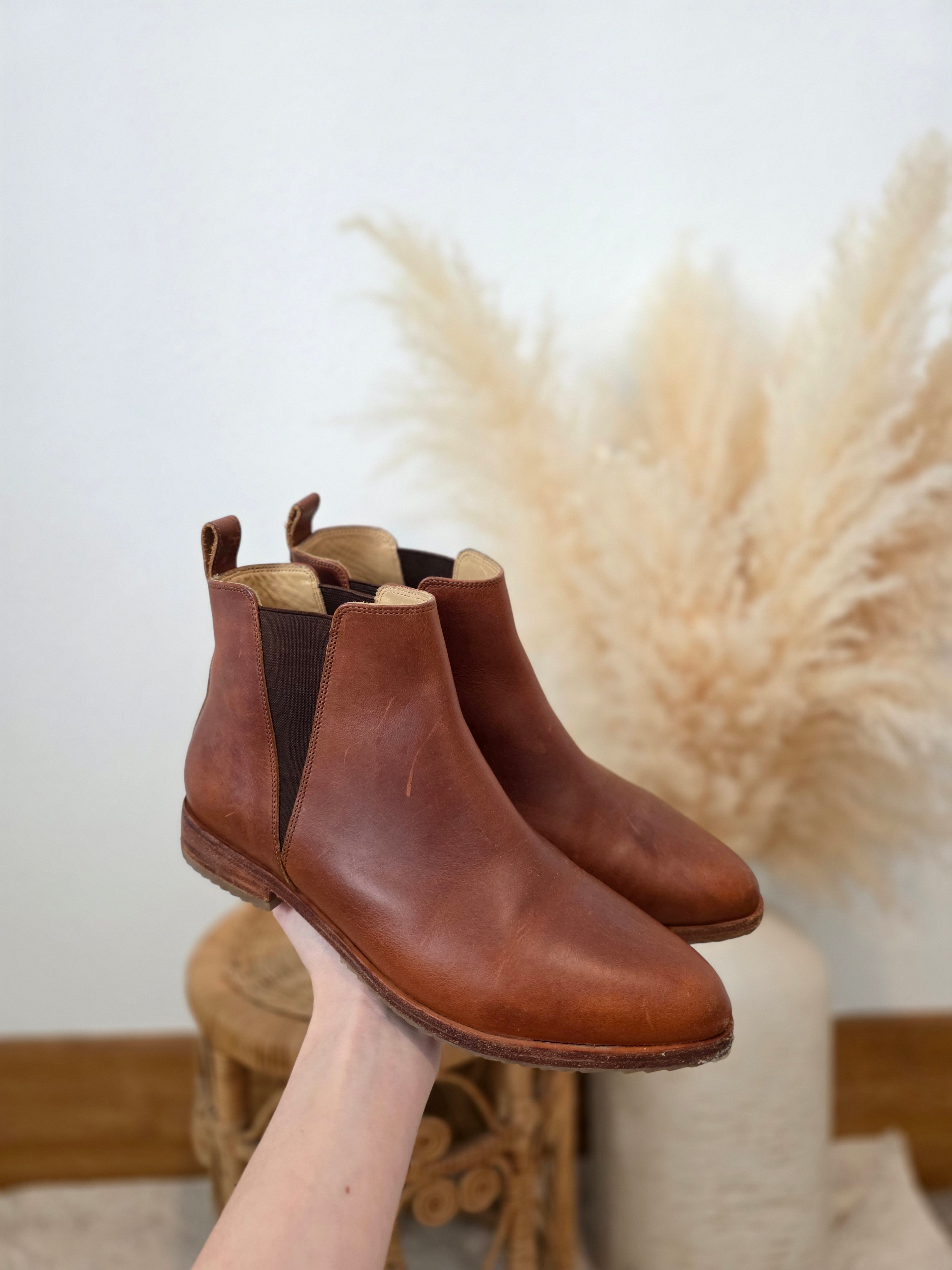 Nisolo Leather Chelsea Boots (9)