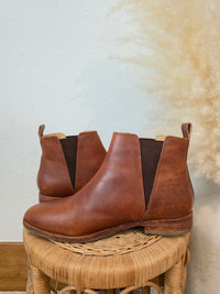 Nisolo Leather Chelsea Boots (9)