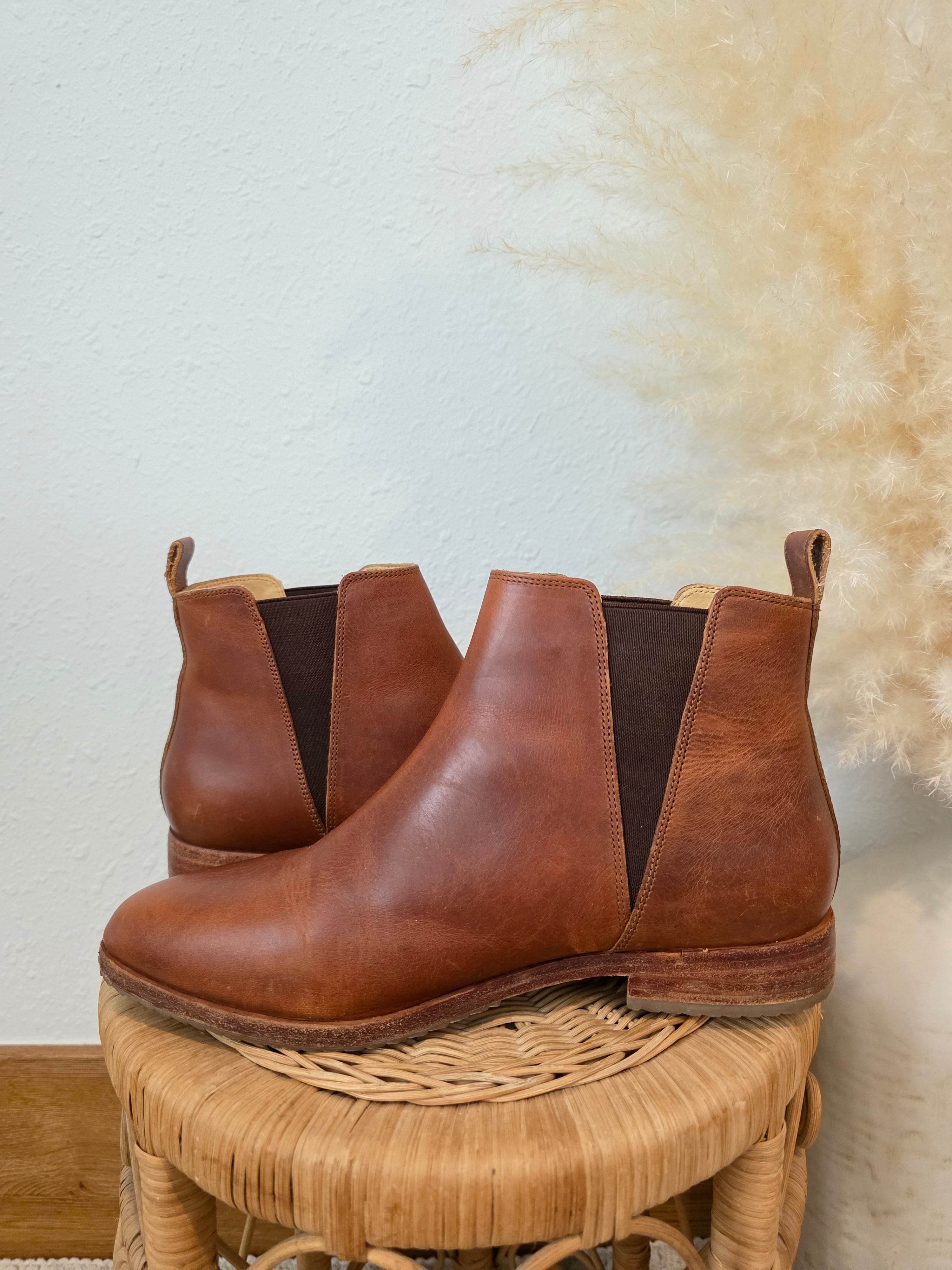 Nisolo Leather Chelsea Boots (9)