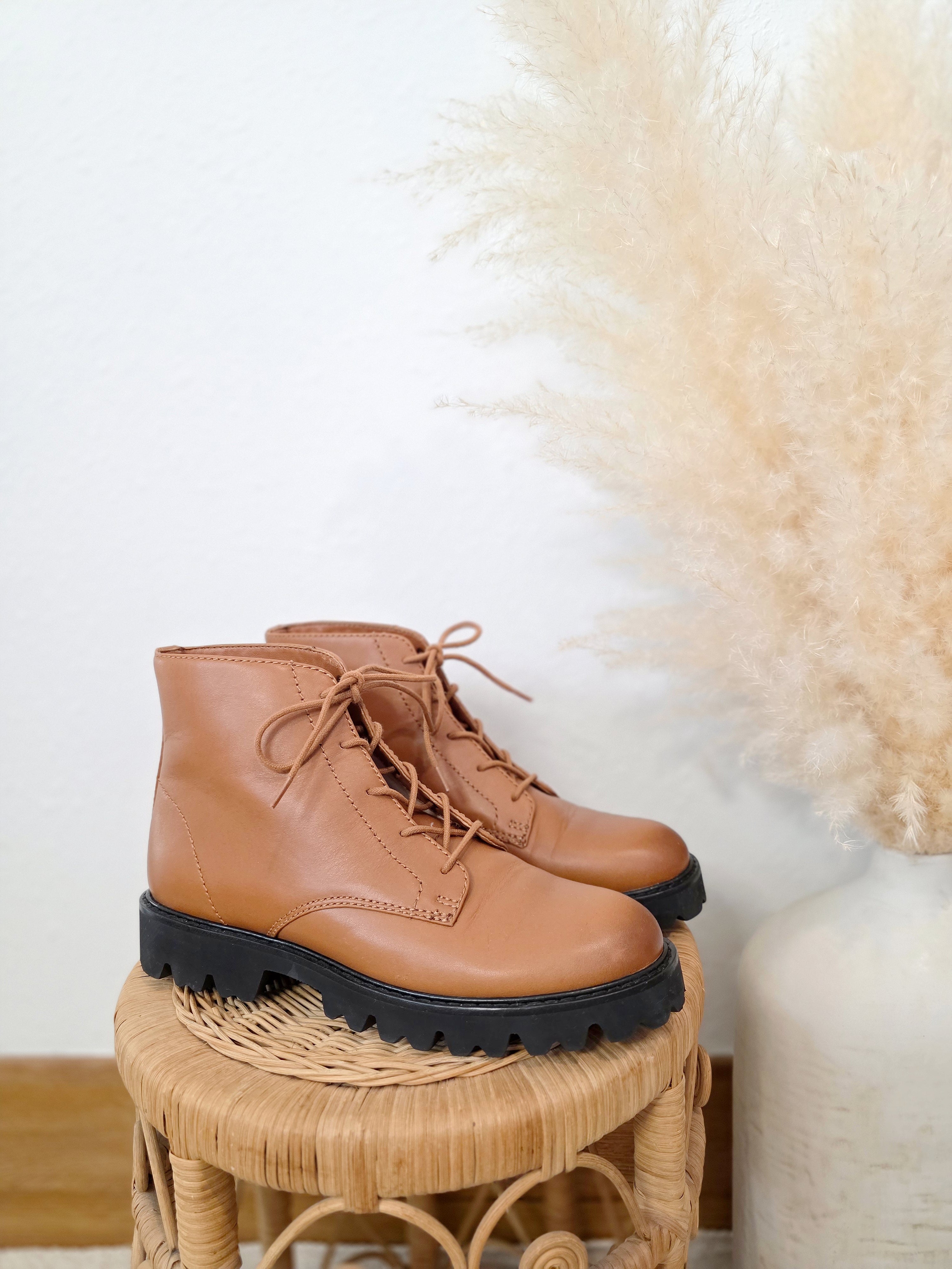 J.Crew Lugsole Leather Boots (8)