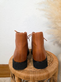 J.Crew Lugsole Leather Boots (8)