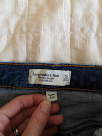 Abercrombie Ankle Straight Jeans (31)