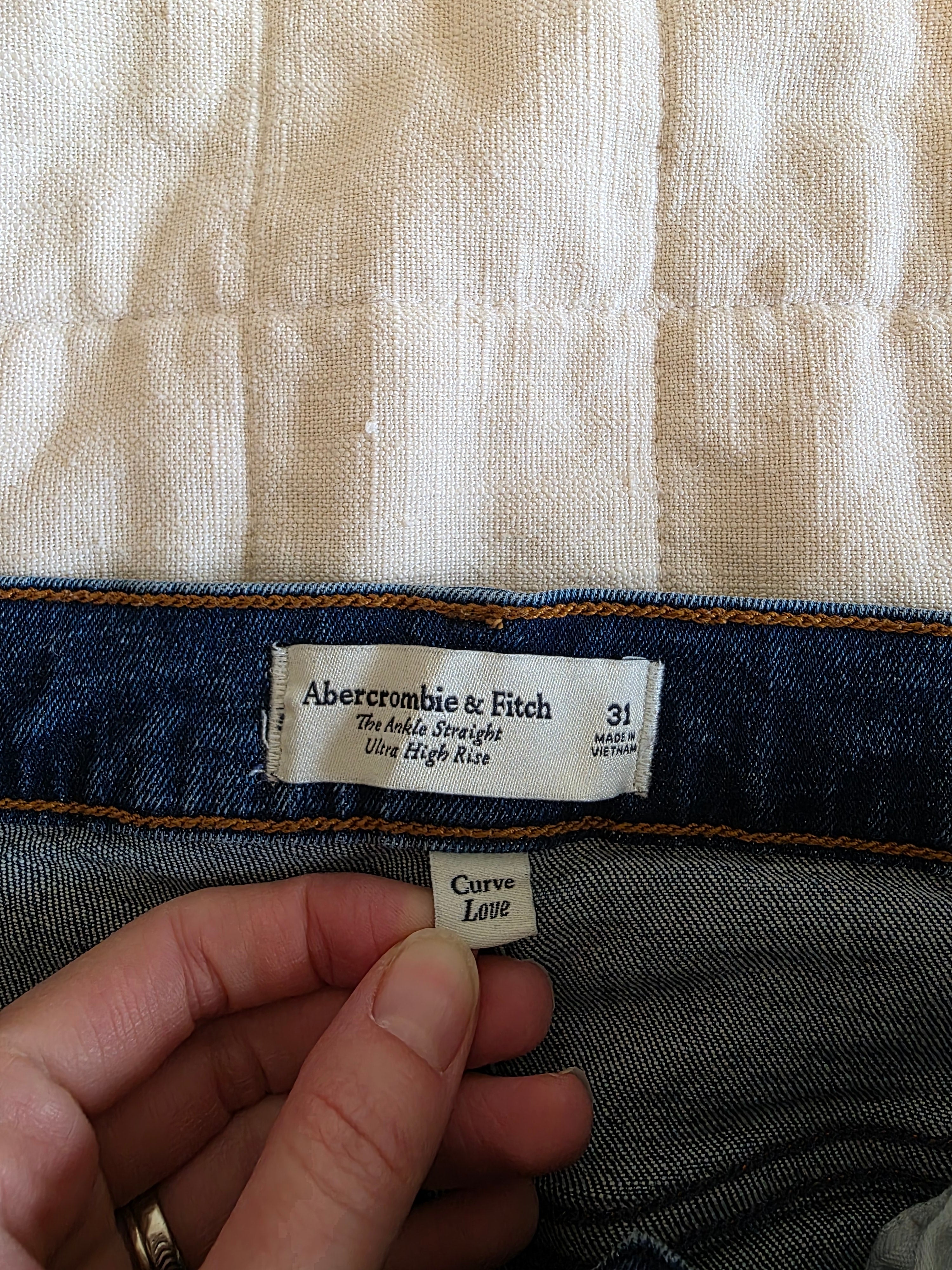 Abercrombie Ankle Straight Jeans (31)