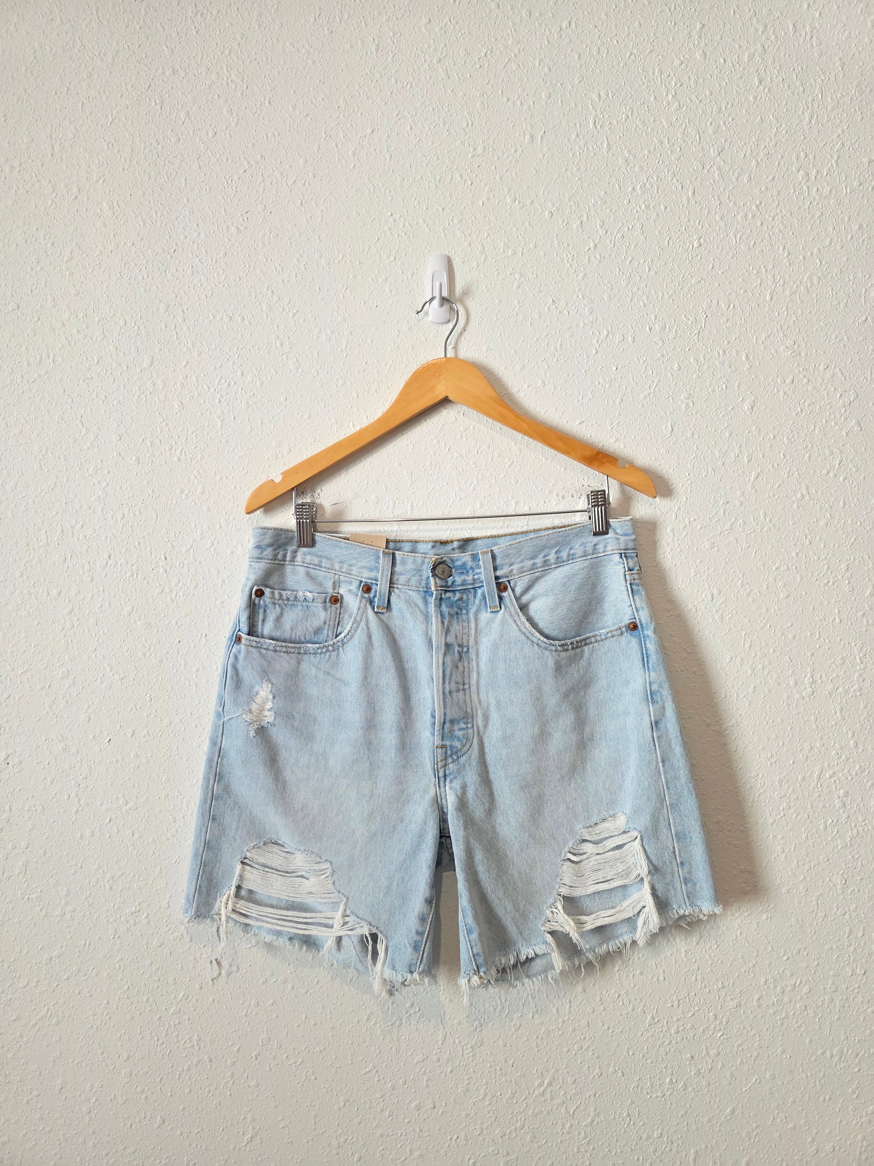 NEW Levi's Light Wash Denim Shorts (30)