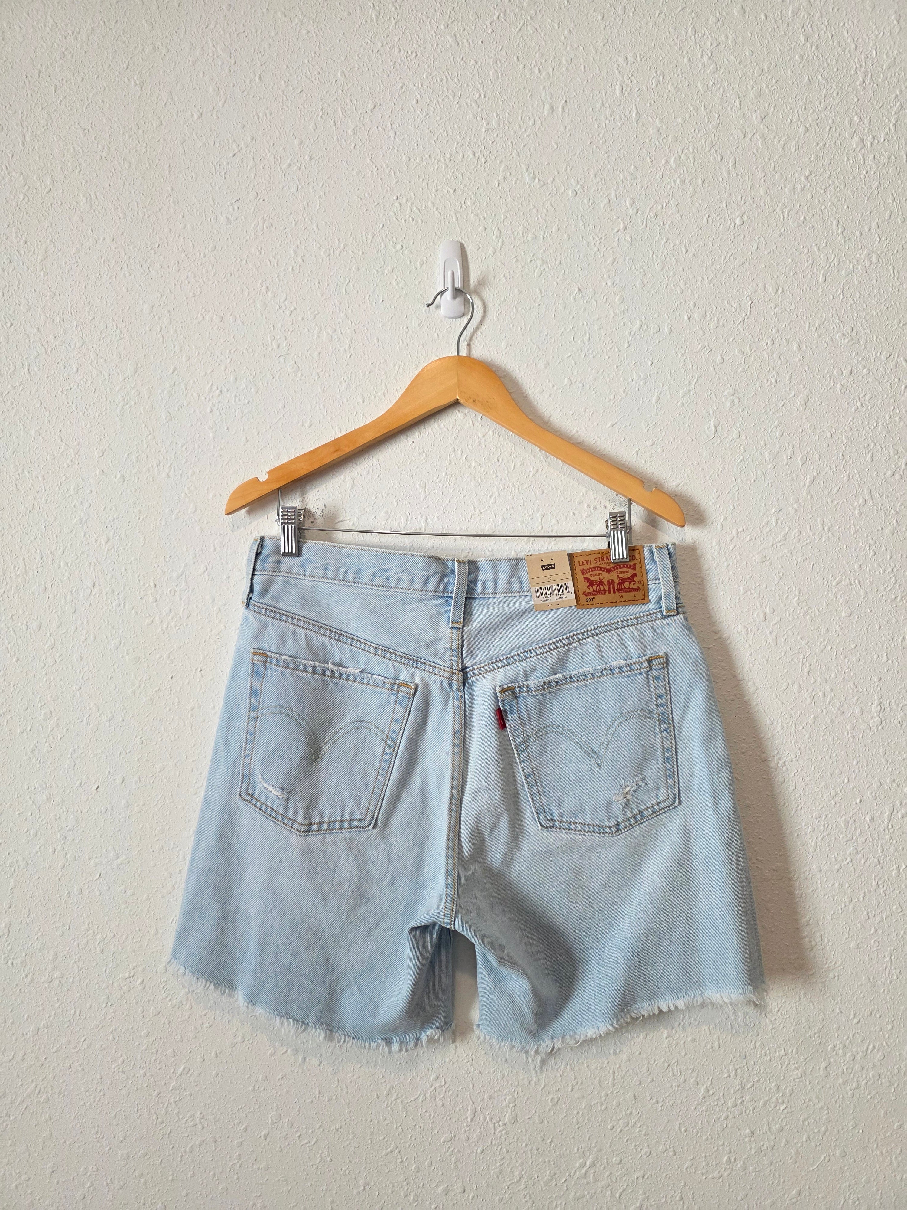 NEW Levi's Light Wash Denim Shorts (30)