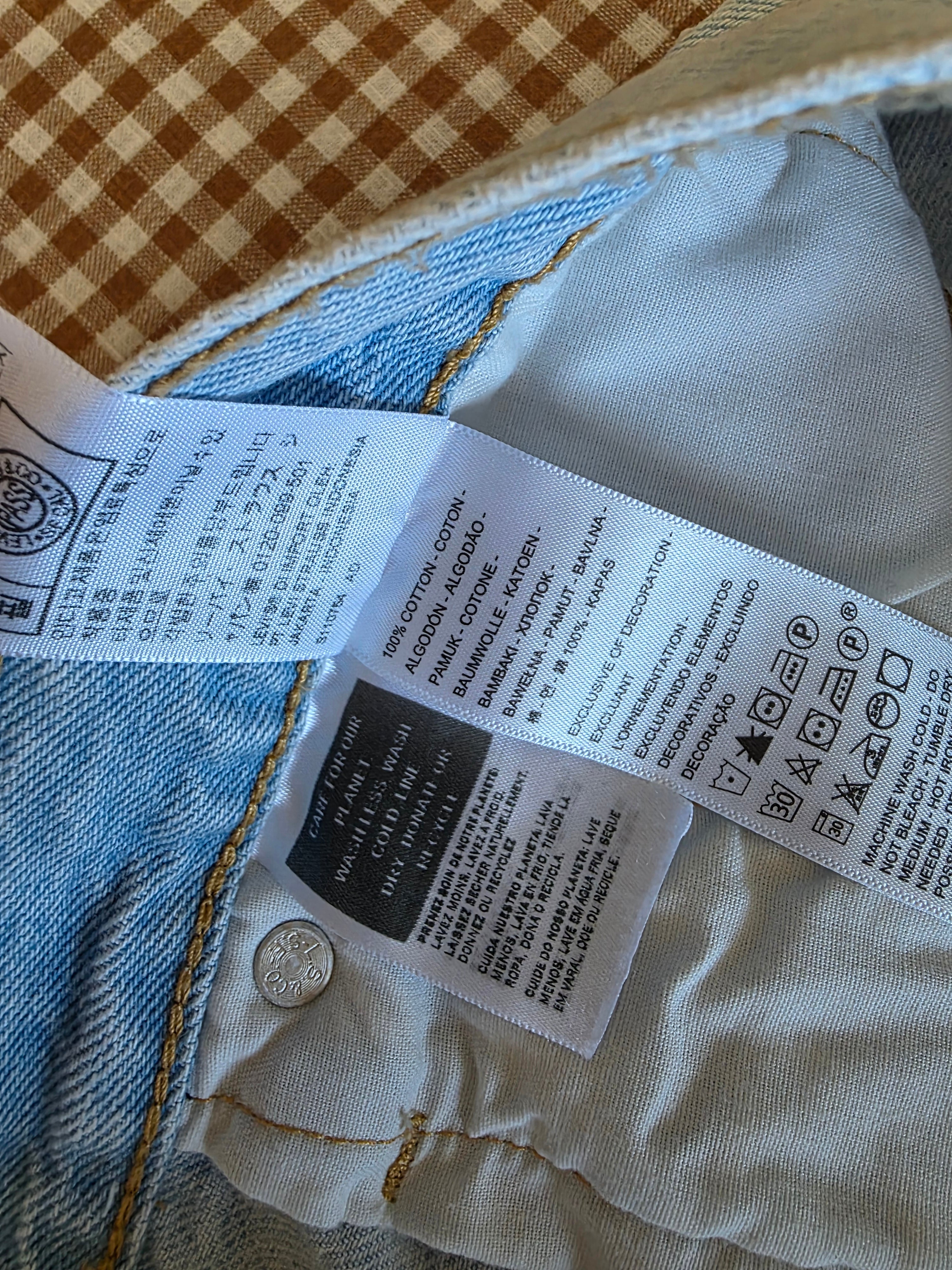 NEW Levi's Light Wash Denim Shorts (30)
