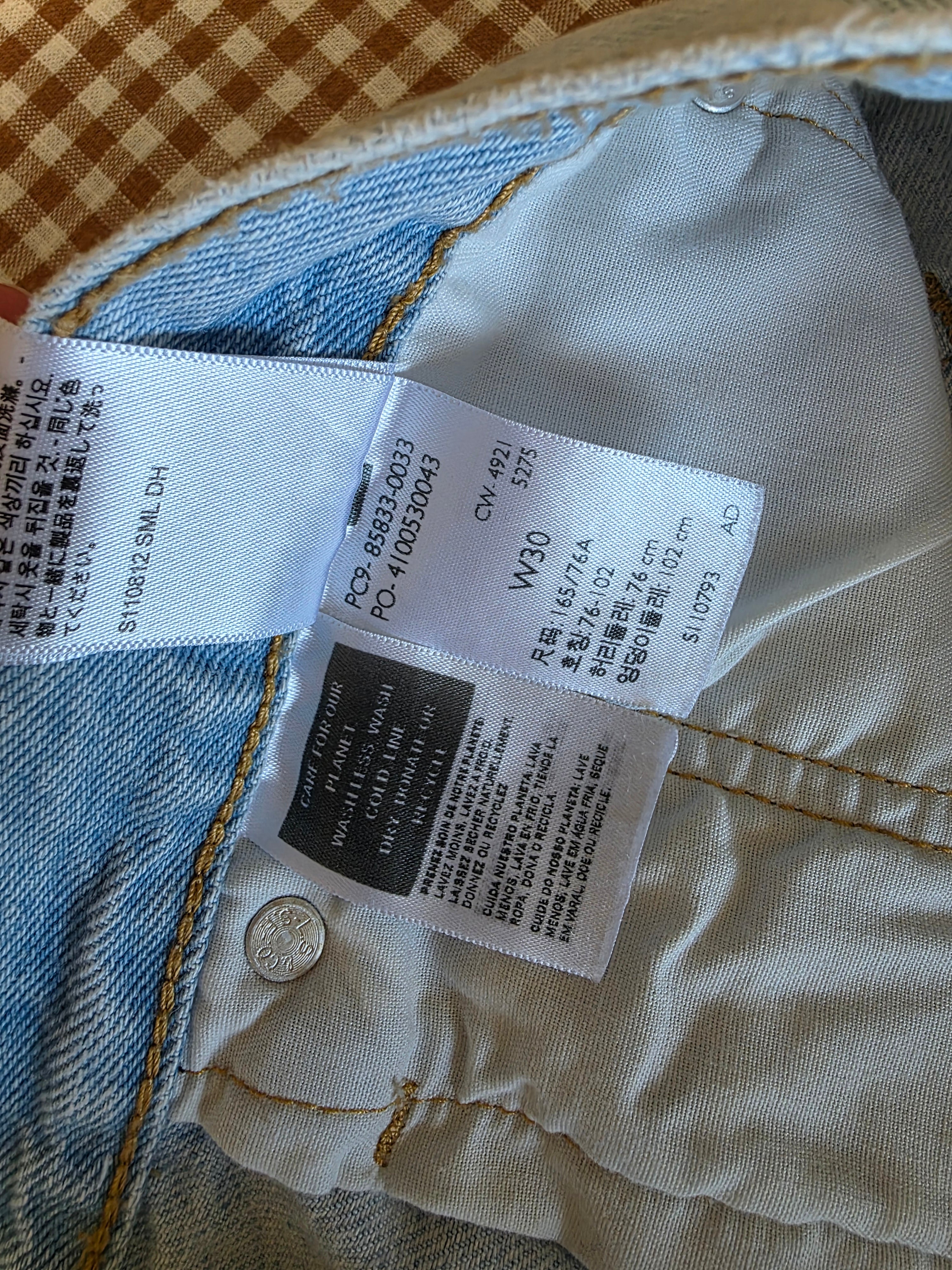 NEW Levi's Light Wash Denim Shorts (30)