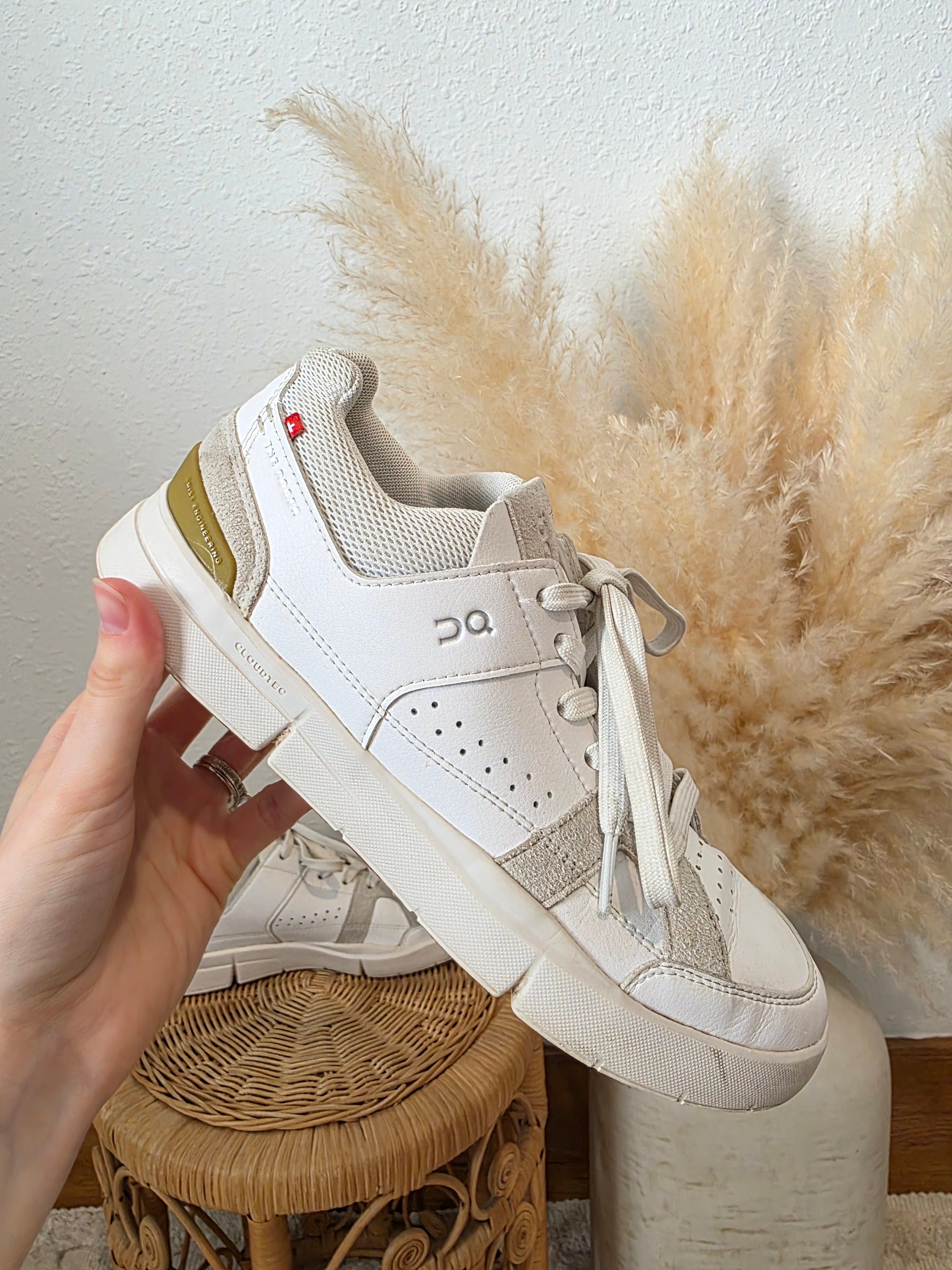 ON Cloud Roger Sneakers (7.5)