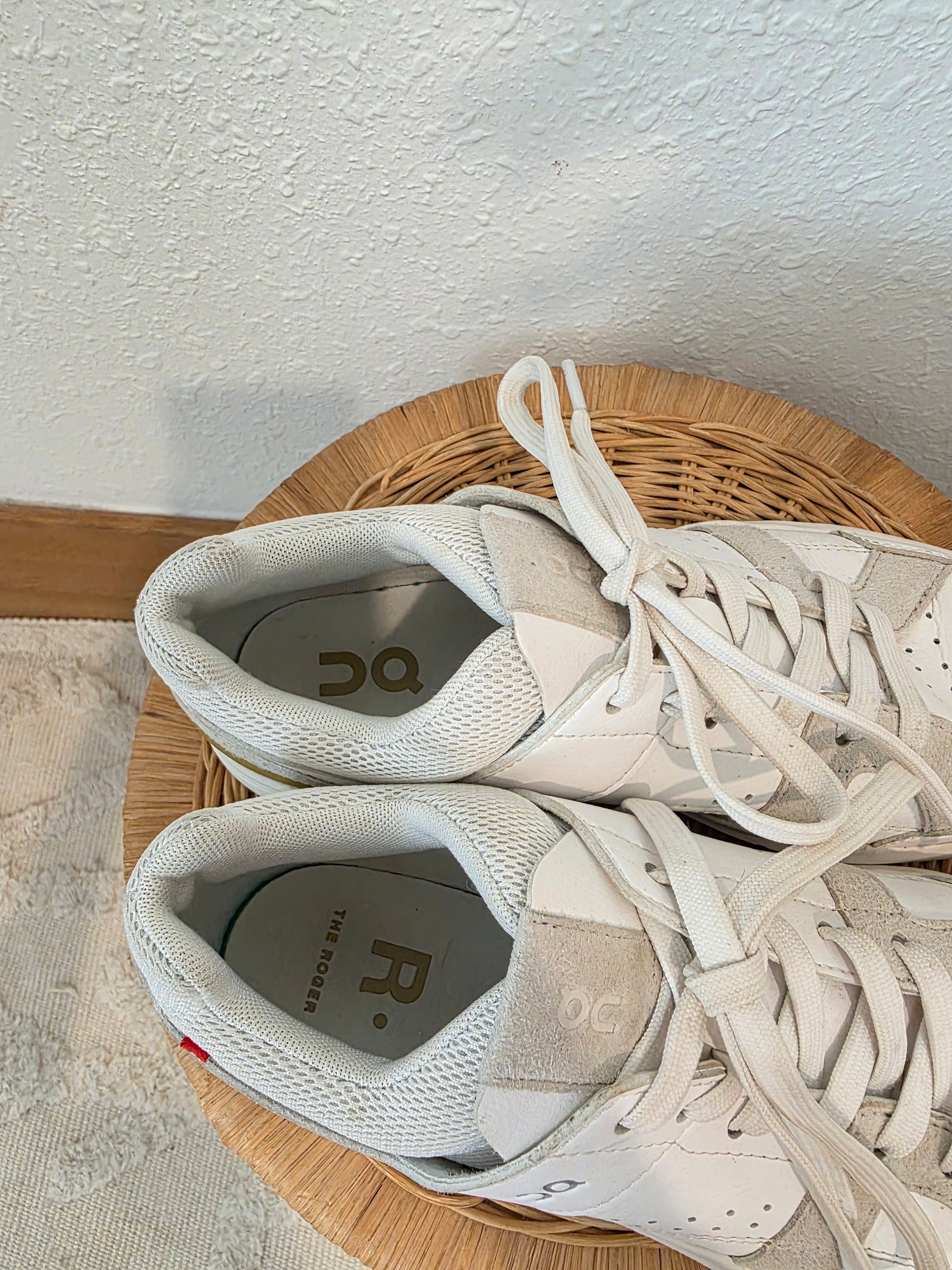 ON Cloud Roger Sneakers (7.5)