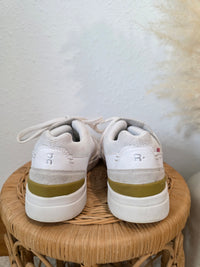 ON Cloud Roger Sneakers (7.5)