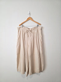 Oli & Hali Flowy Wide Leg Pants (XL)