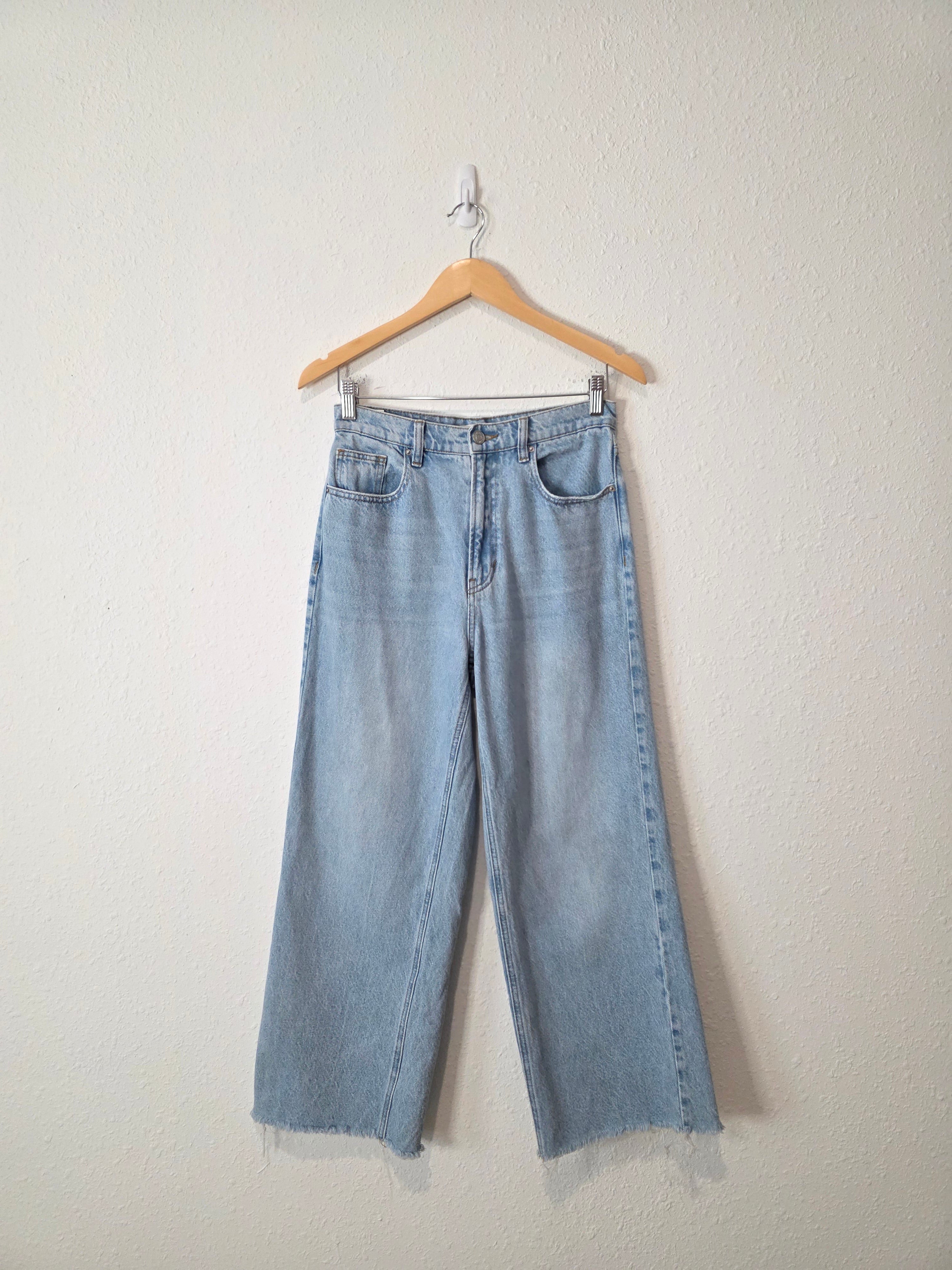 Light Wash Wide Leg Jeans (27)