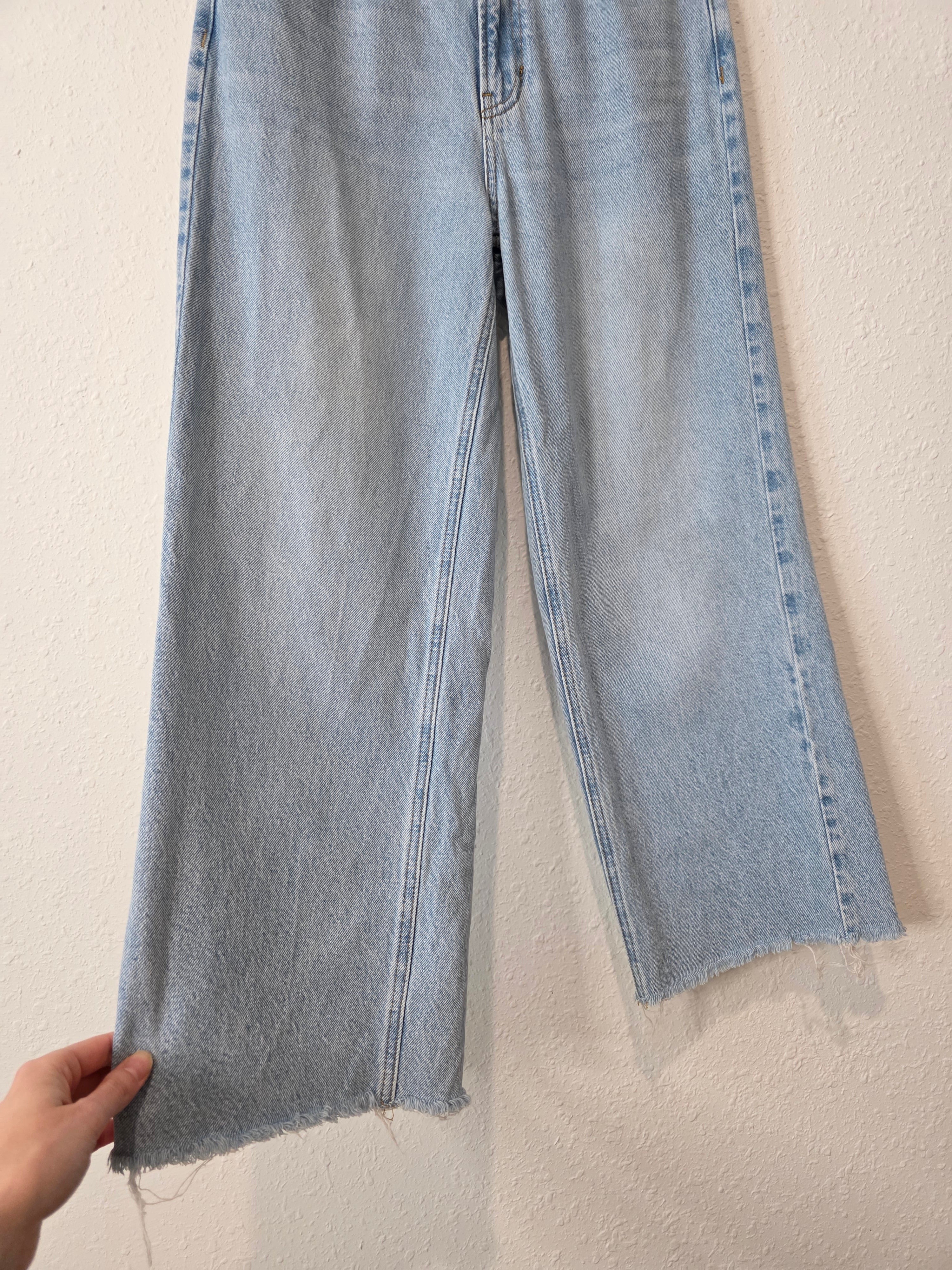 Light Wash Wide Leg Jeans (27)