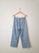 Light Wash Wide Leg Jeans (27)