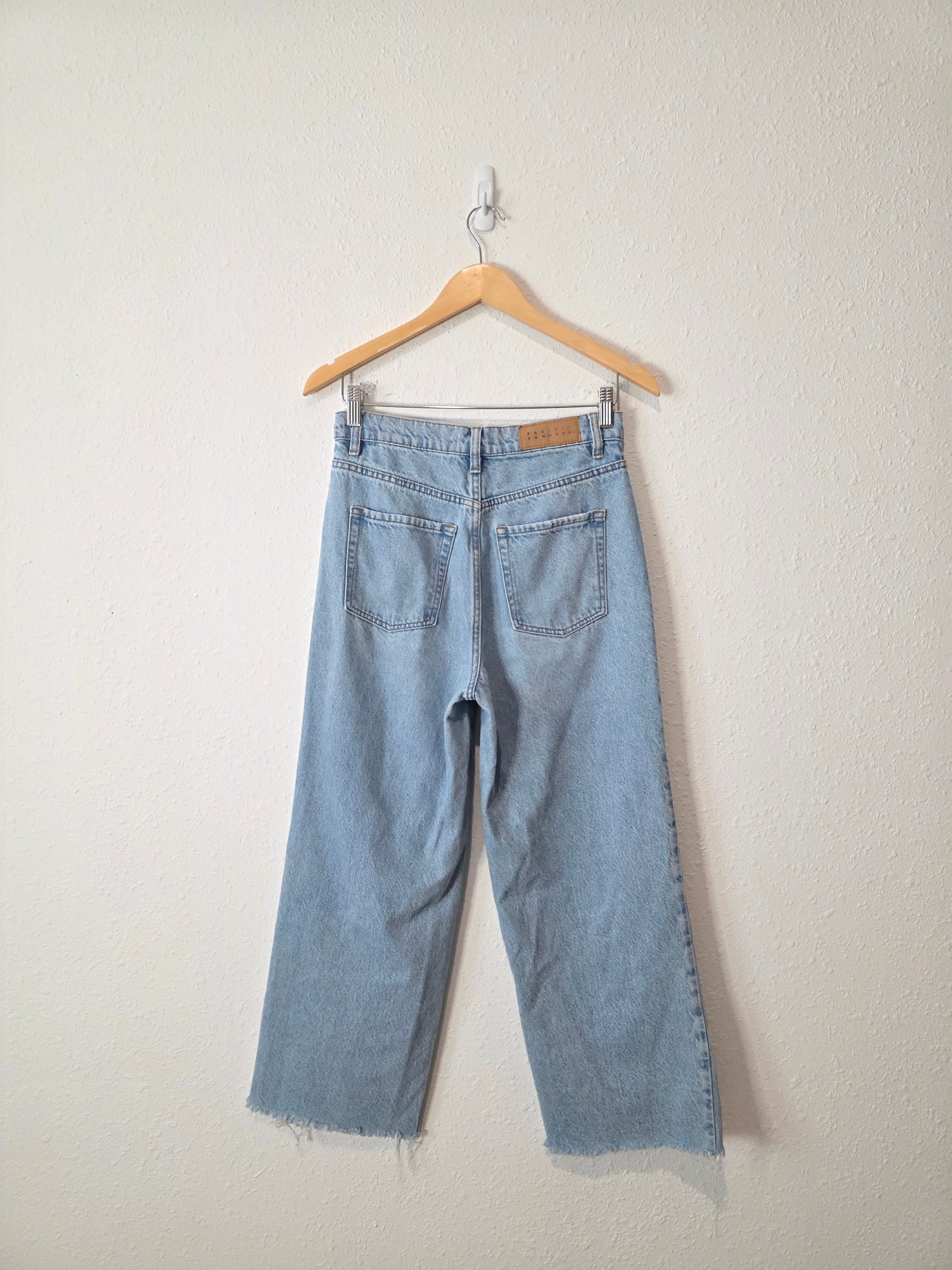 Light Wash Wide Leg Jeans (27)
