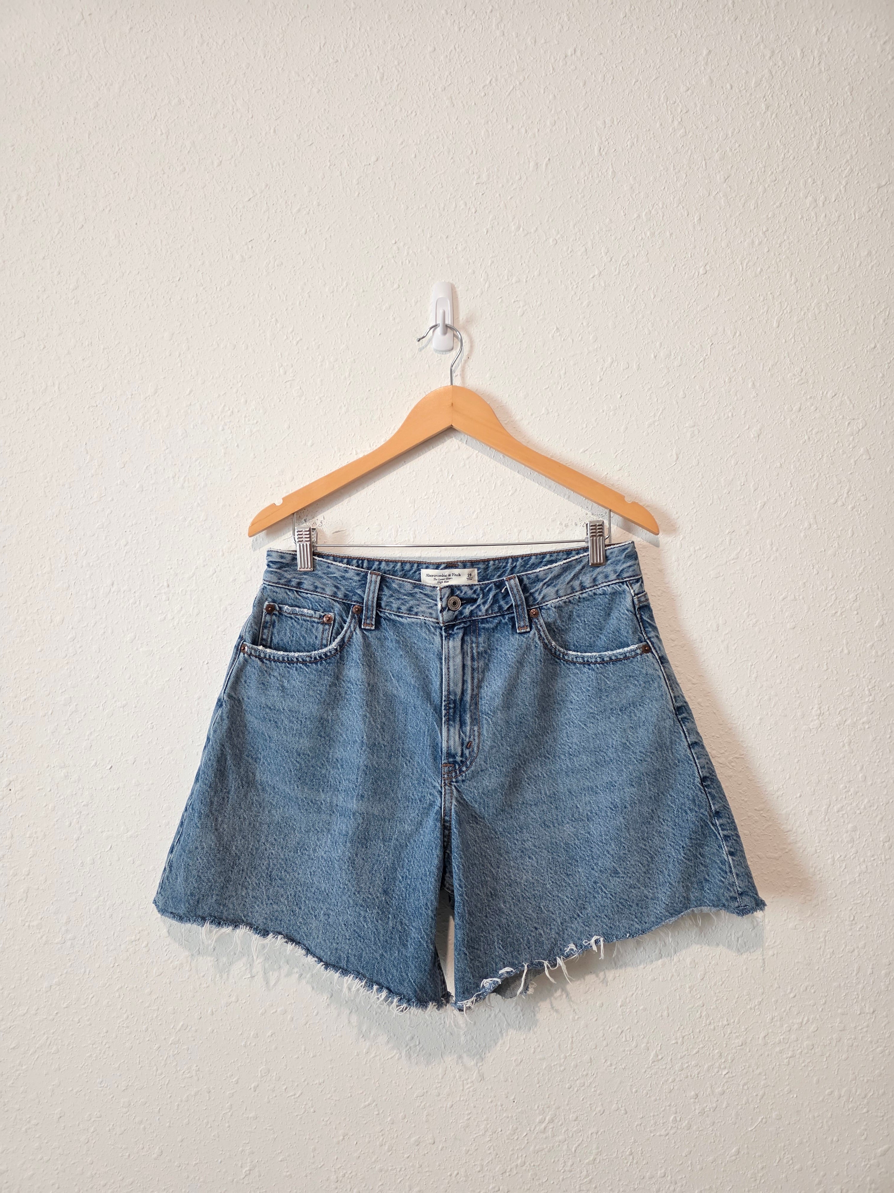 Abercrombie Loose Denim Shorts (29)
