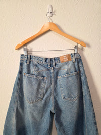 Free People Relaxed Barrel Jeans (28)