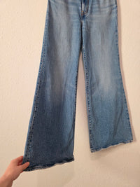 Levi's Ribcage Bell Jeans (26)