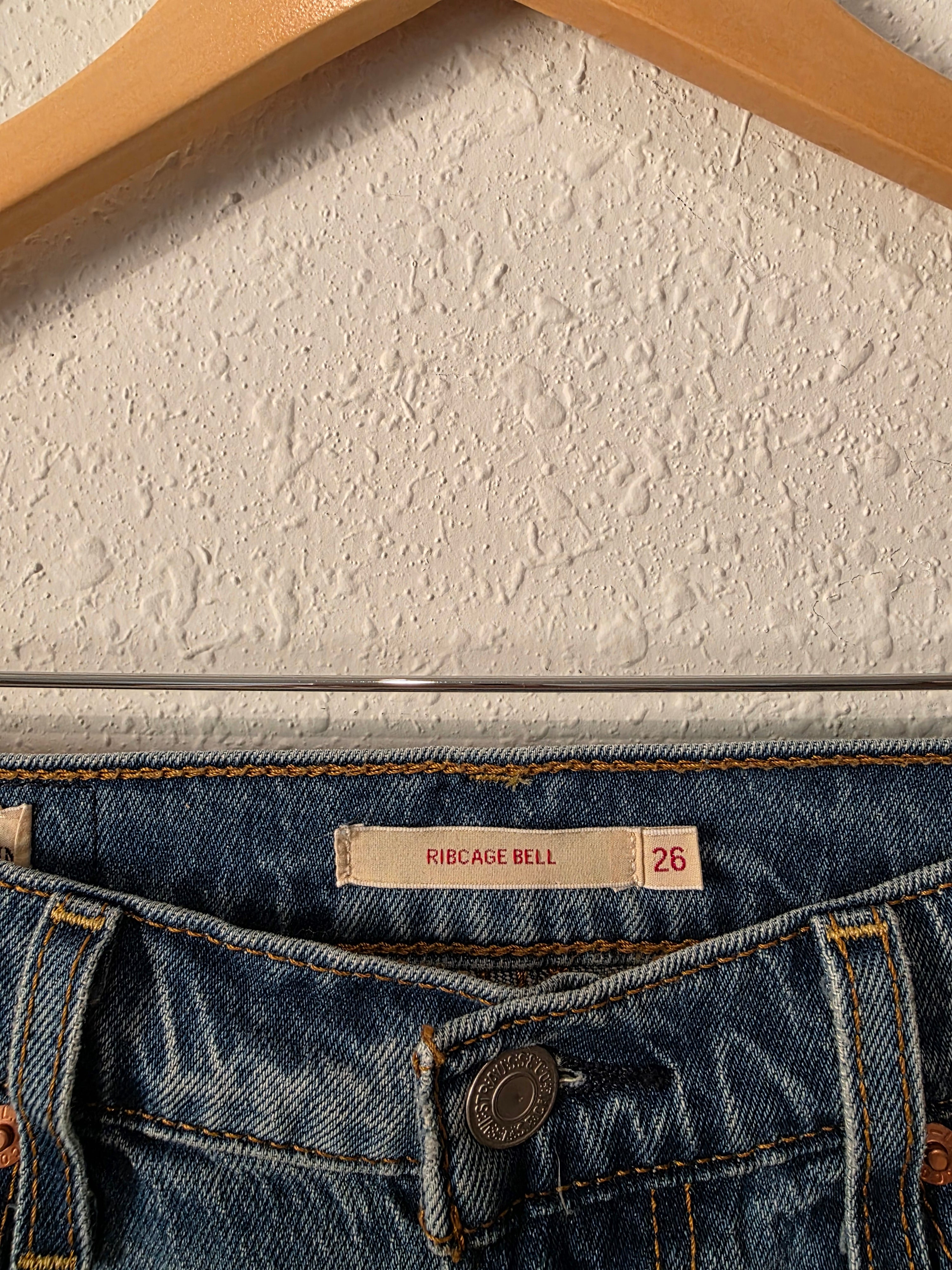 Levi's Ribcage Bell Jeans (26)