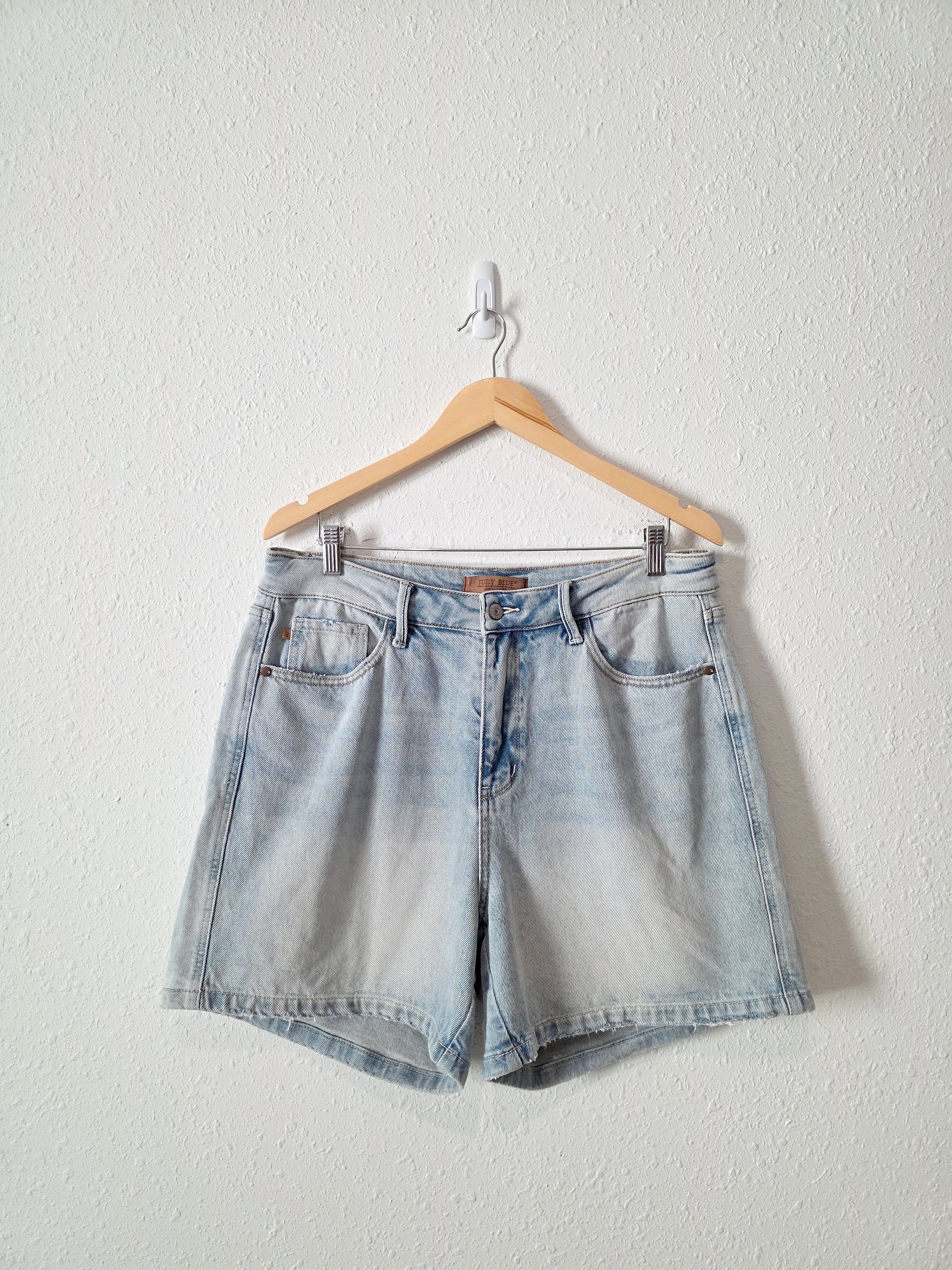 Judy Blue Light Wash Relaxed Shorts (1X)