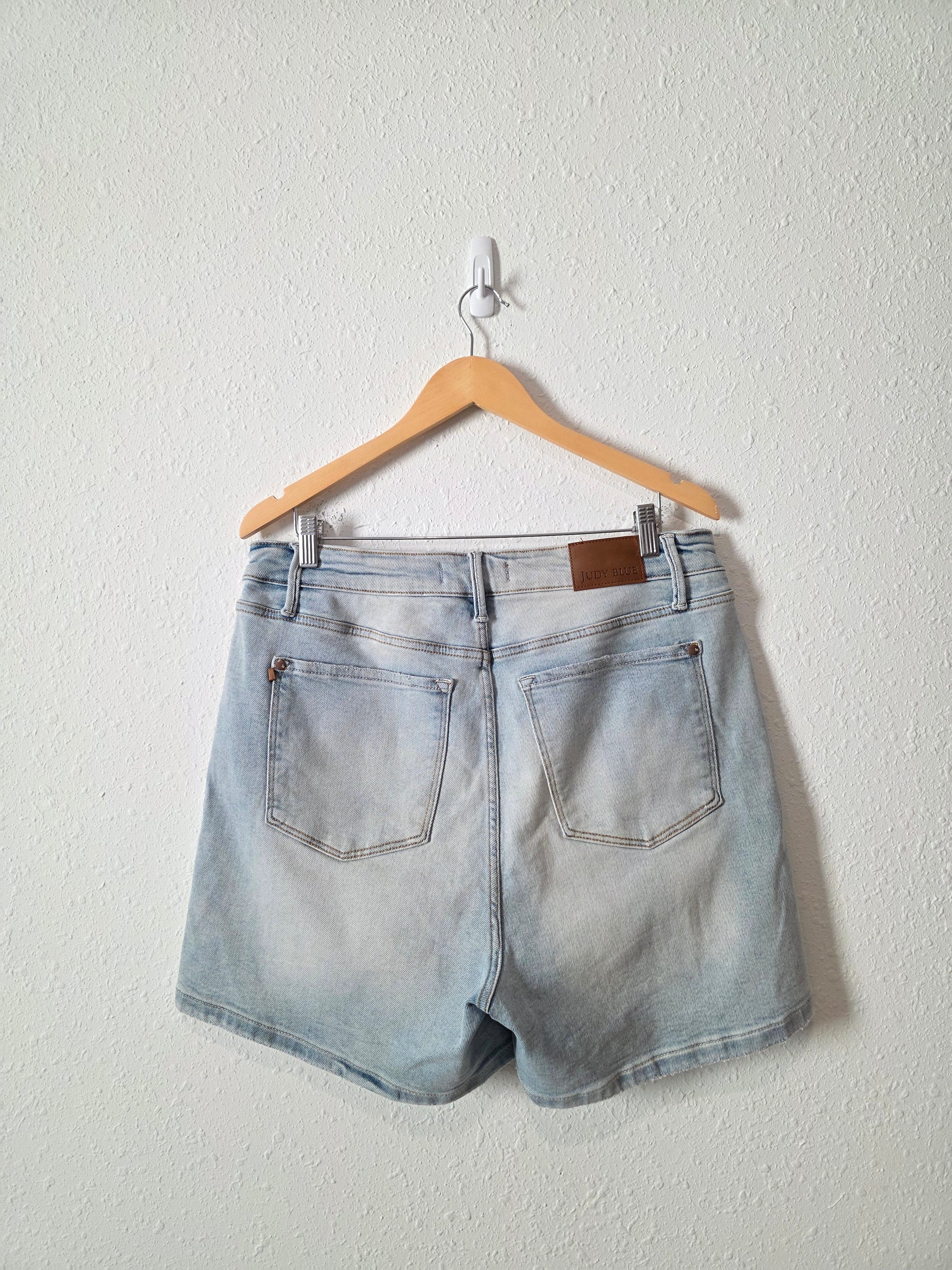 Judy Blue Light Wash Relaxed Shorts (1X)
