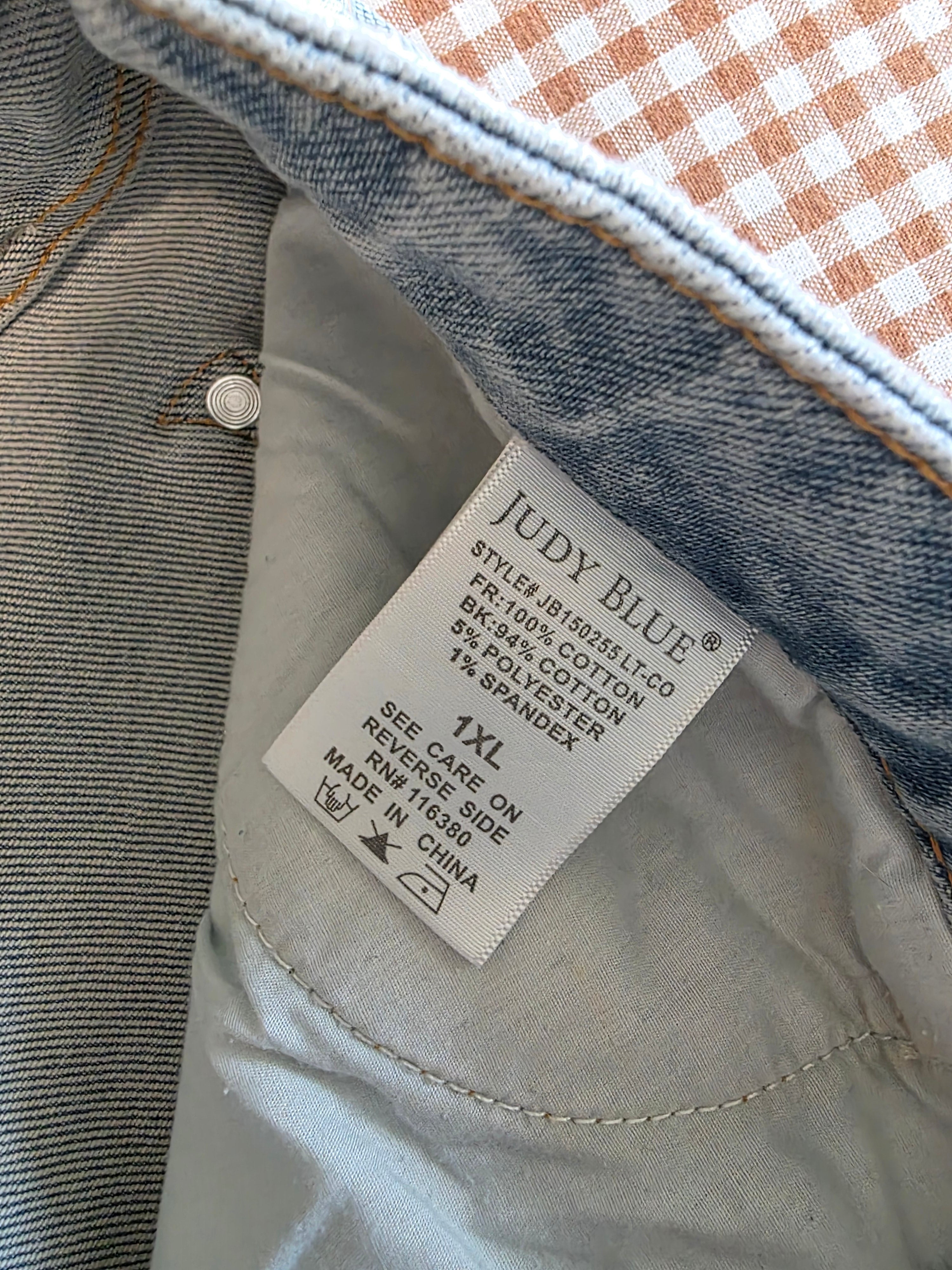 Judy Blue Light Wash Relaxed Shorts (1X)