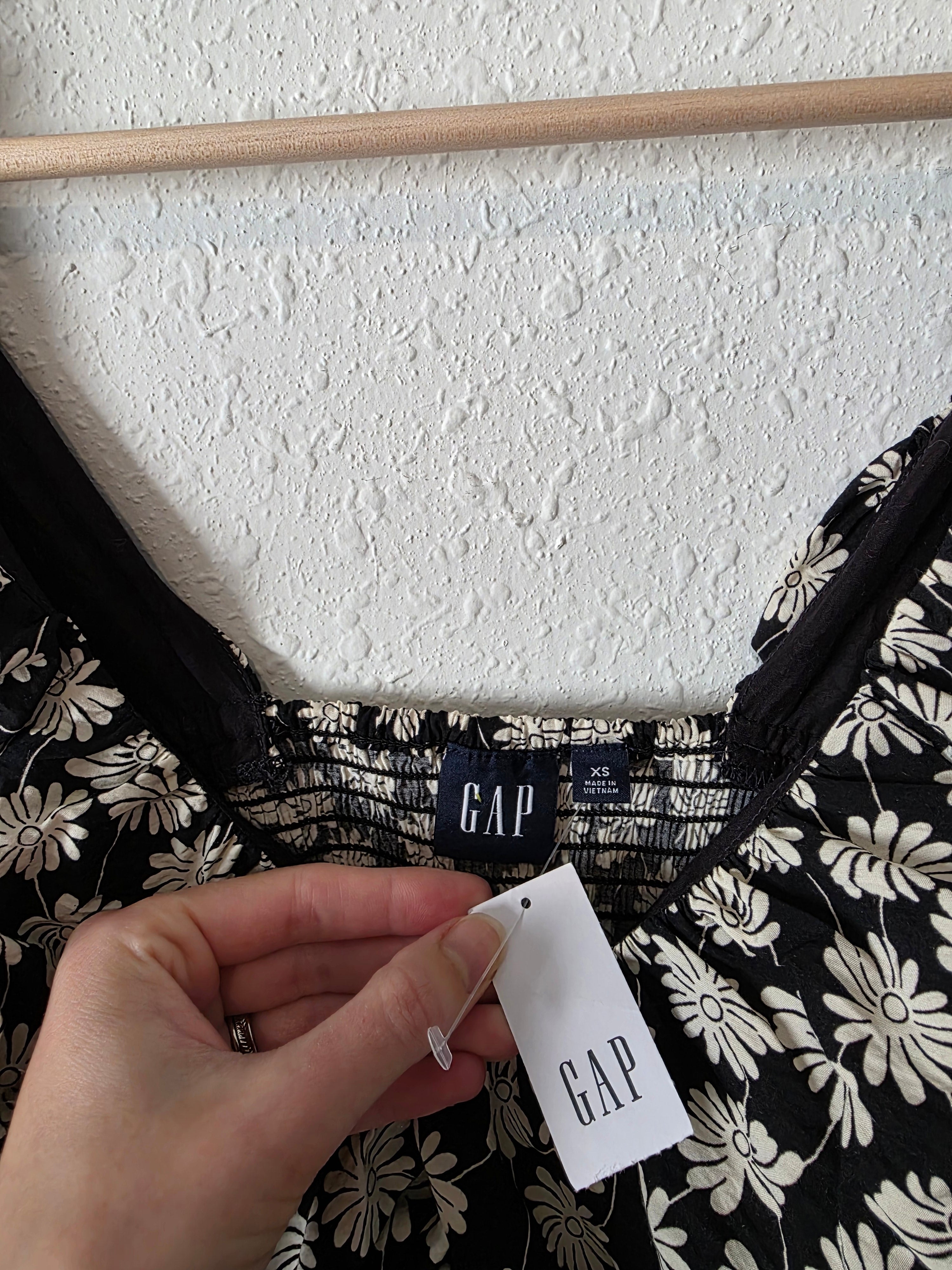 NEW Gap Floral Smocked Top (XS)