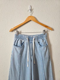 Light Wash Wide Leg Easy Jeans (XS)