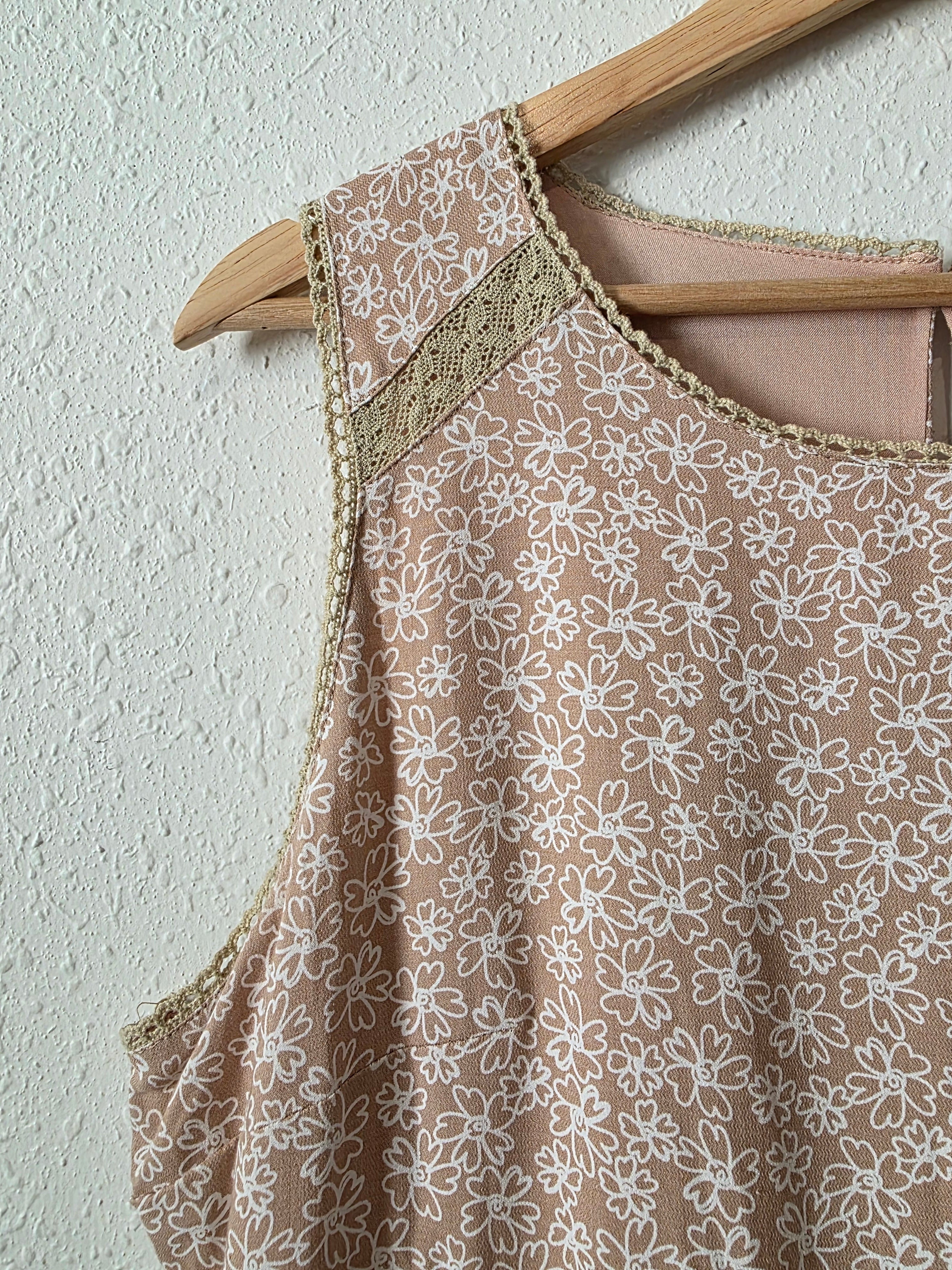 In Loom Ditsy Floral Midi Dress (L)