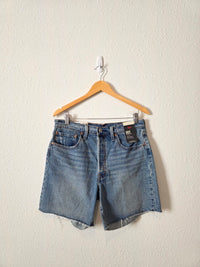 NEW Levi's Mid Length Denim Shorts (31)