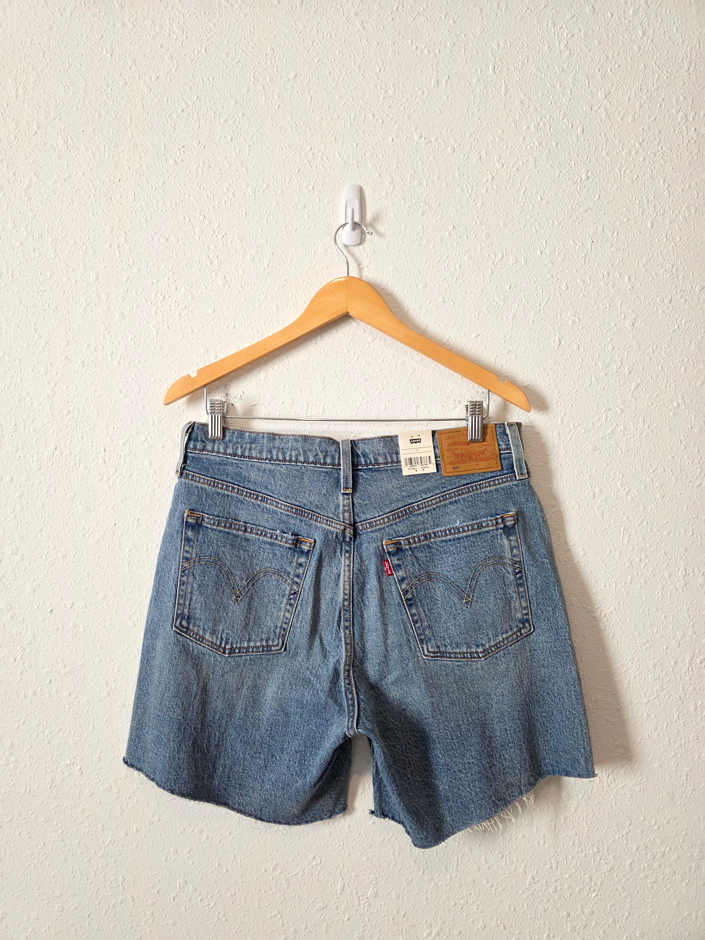 NEW Levi's Mid Length Denim Shorts (31)