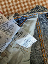 NEW Levi's Mid Length Denim Shorts (31)