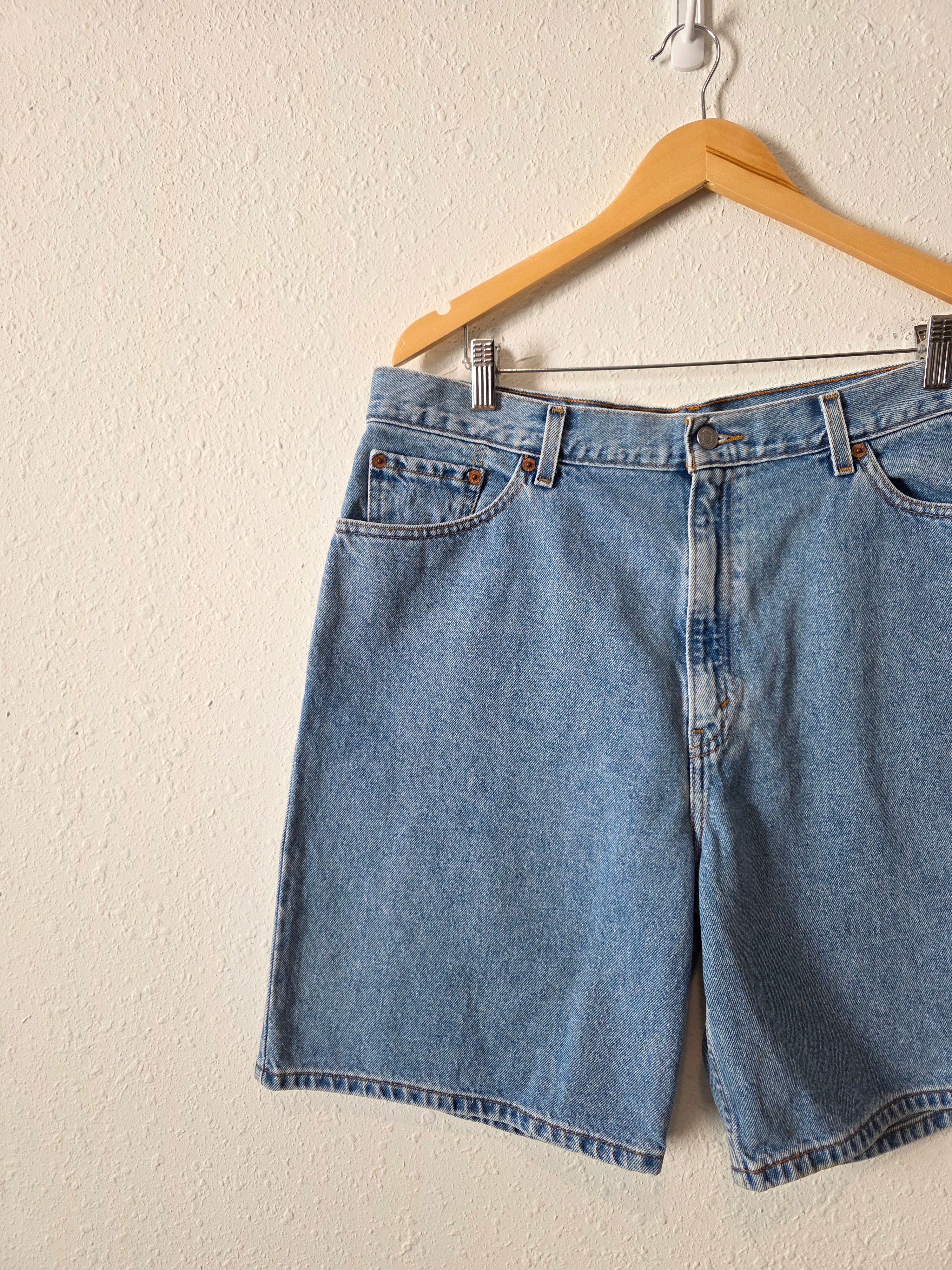 Vintage Levi's Mid Length Denim Shorts (20W)