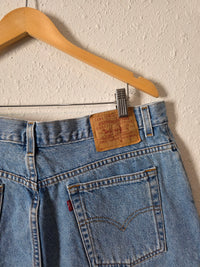 Vintage Levi's Mid Length Denim Shorts (20W)