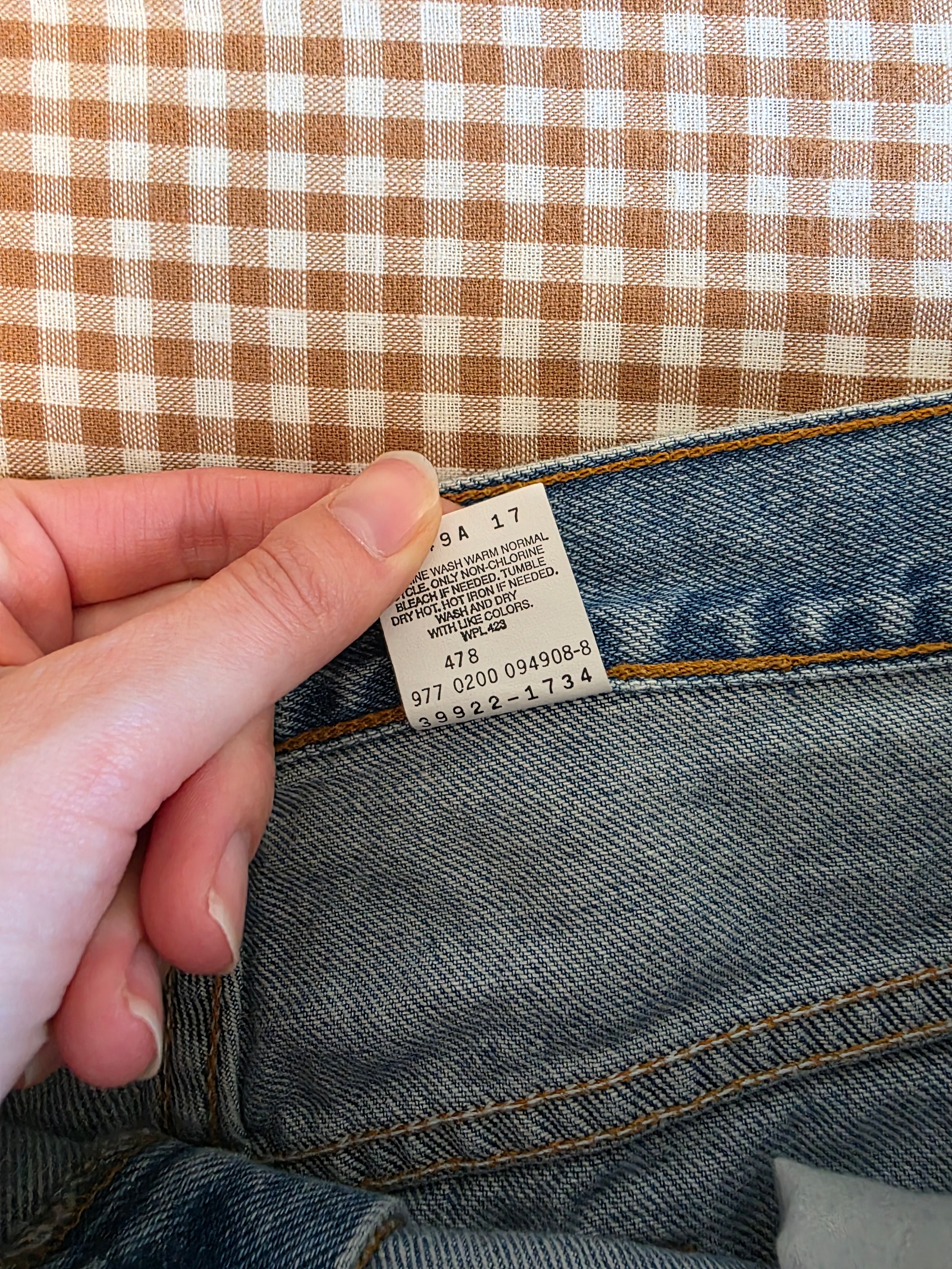 Vintage Levi's Mid Length Denim Shorts (20W)