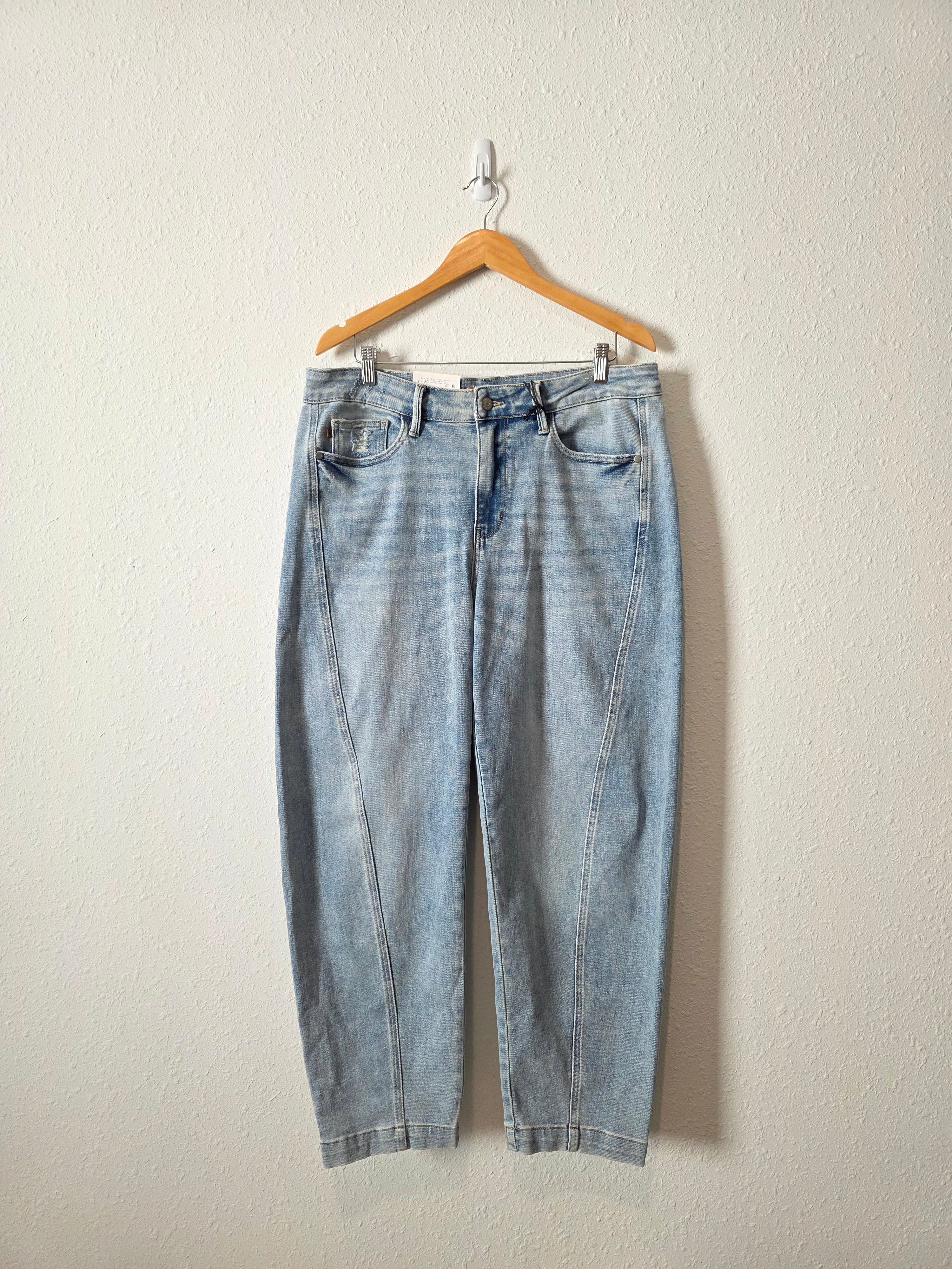NEW Judy Blue Light Wash Barrel Jeans (16W)
