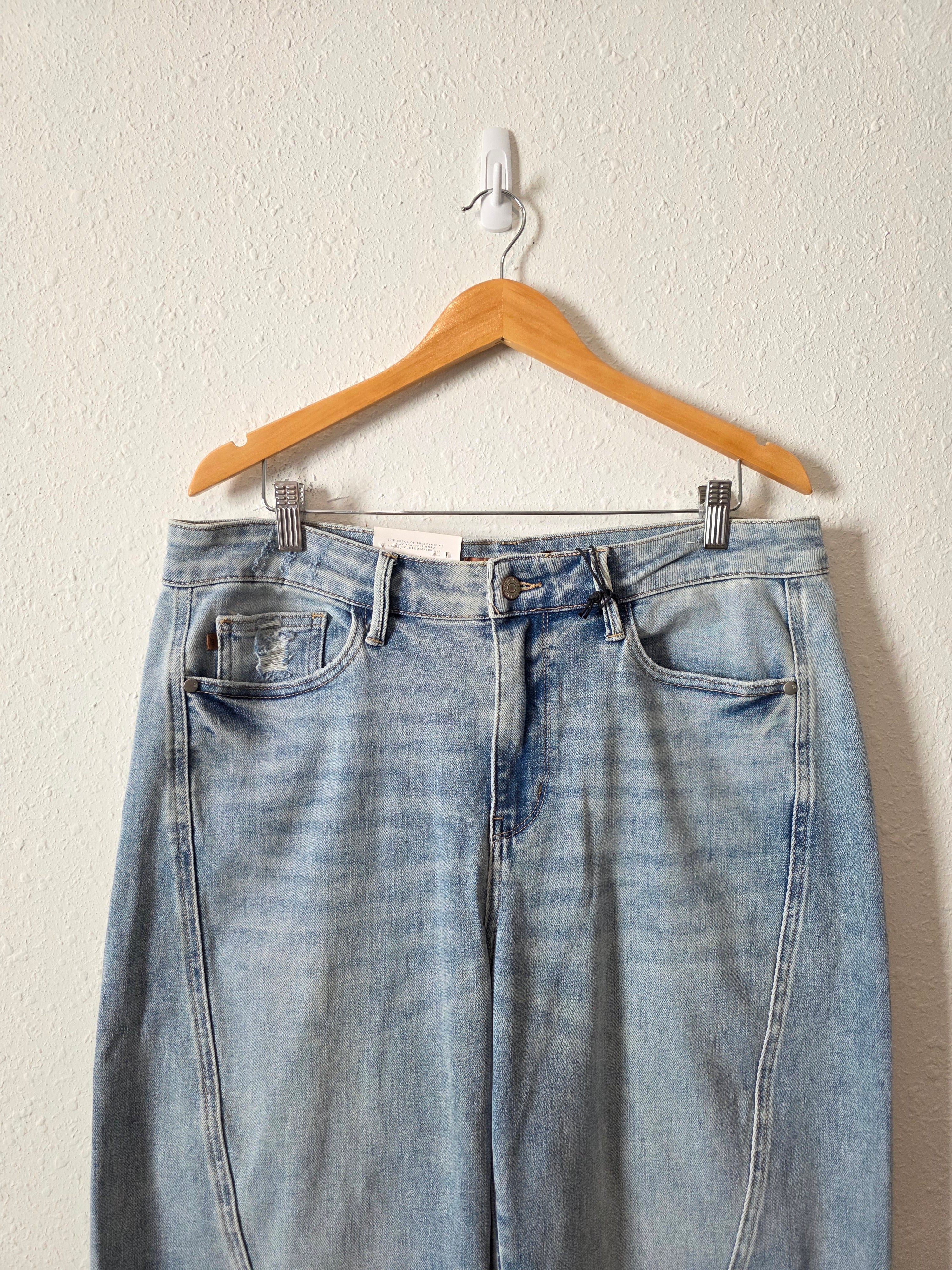 NEW Judy Blue Light Wash Barrel Jeans (16W)