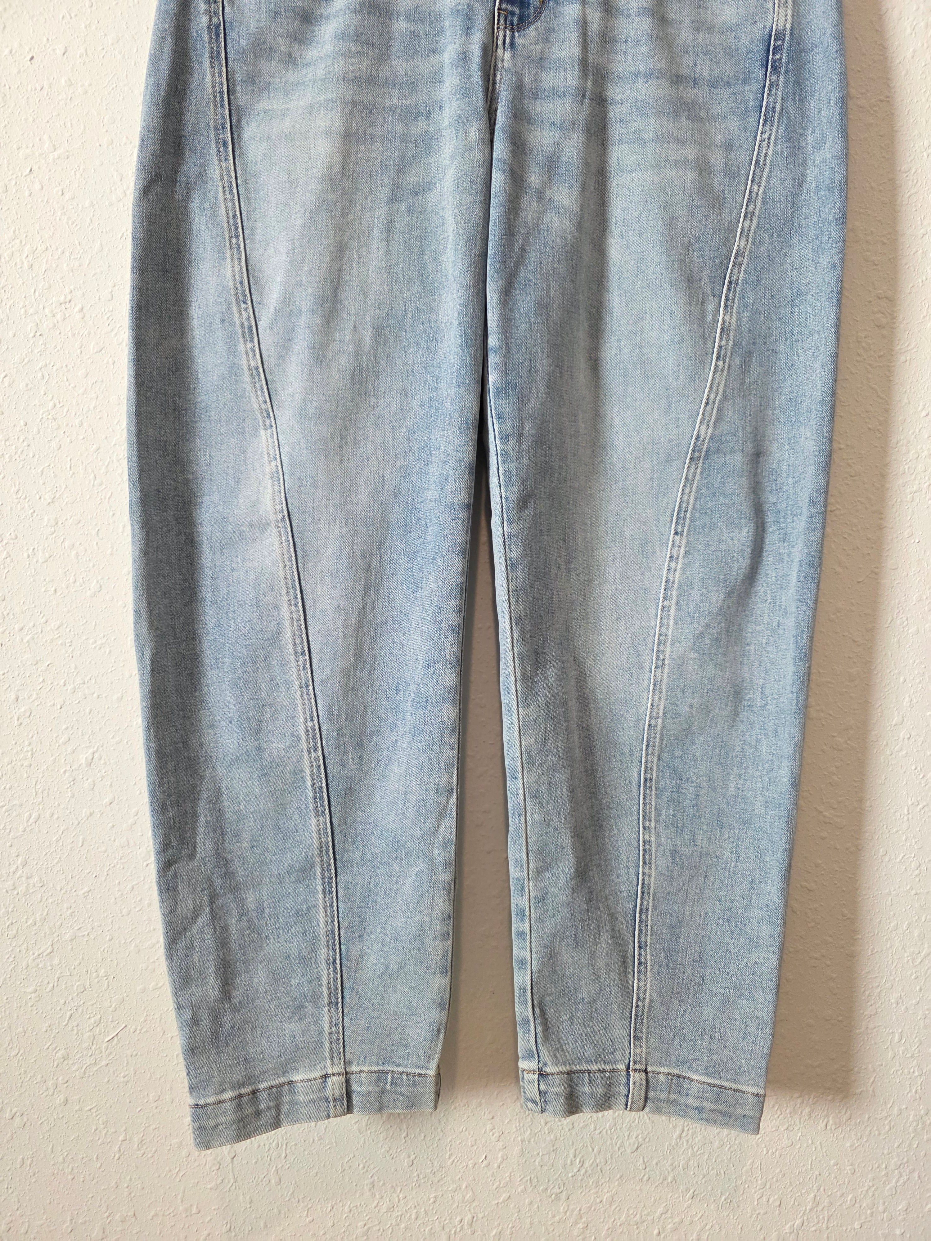 NEW Judy Blue Light Wash Barrel Jeans (16W)