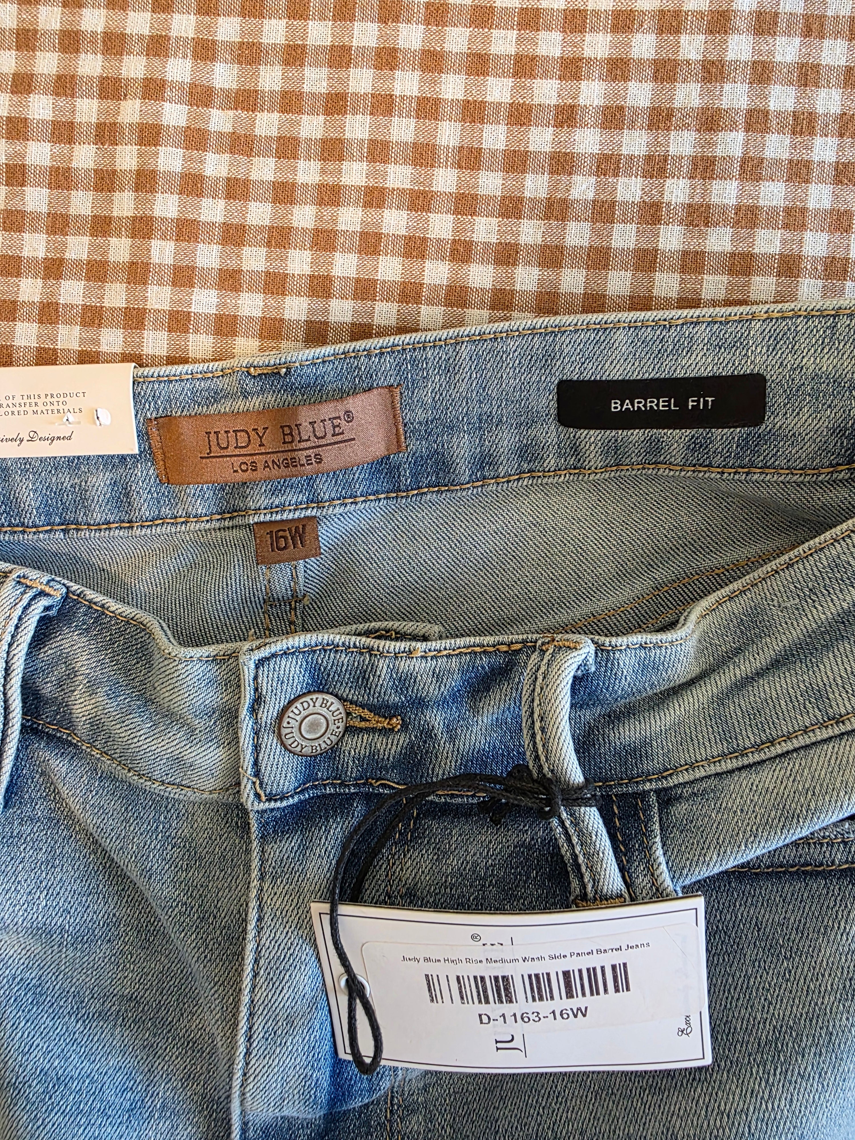 NEW Judy Blue Light Wash Barrel Jeans (16W)