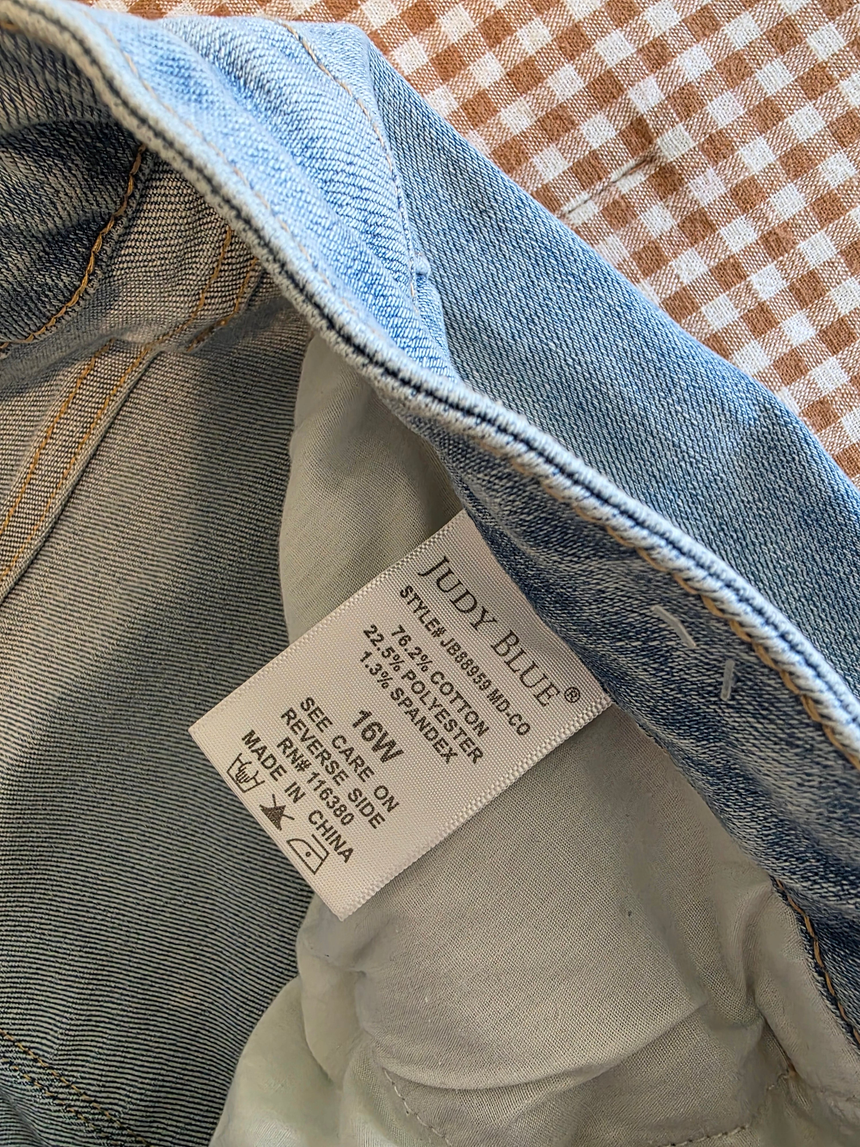 NEW Judy Blue Light Wash Barrel Jeans (16W)