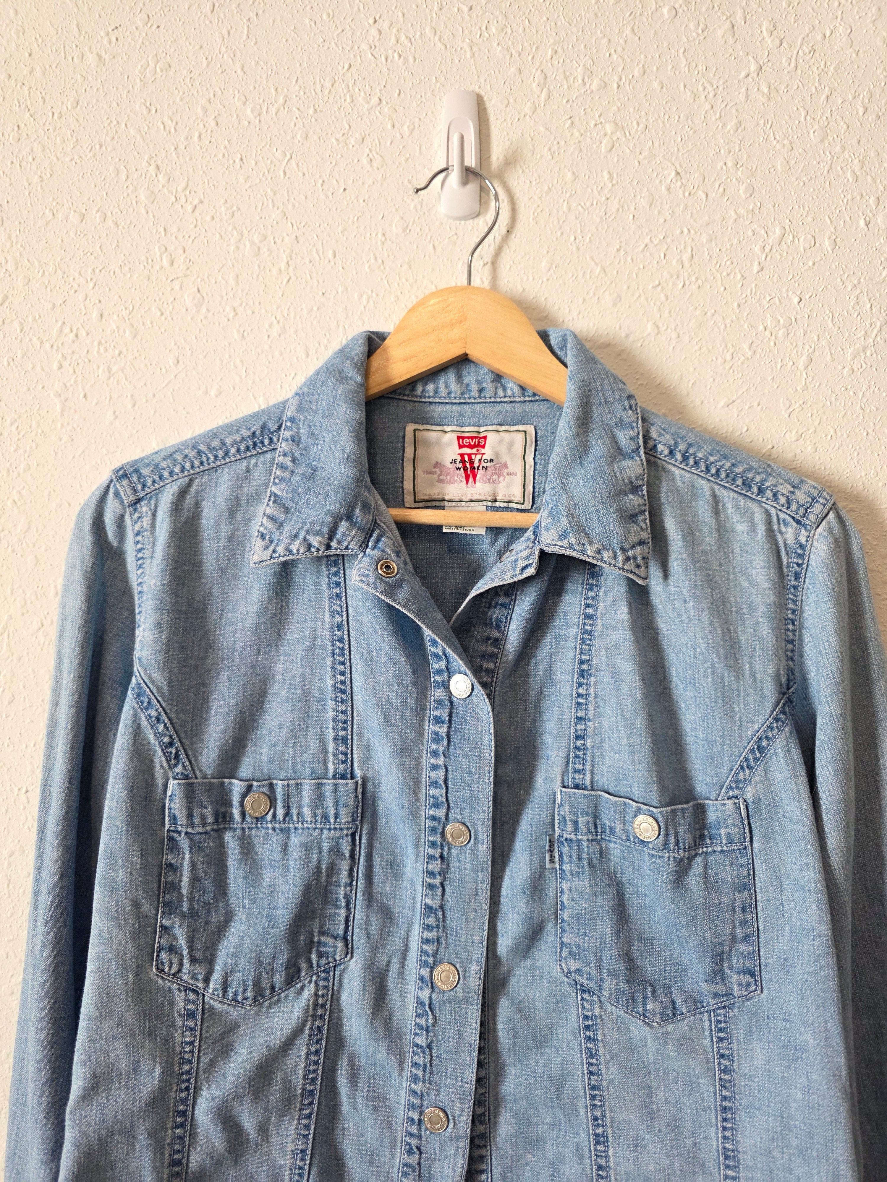 Vintage Levi's Denim Button Up (XS/S)