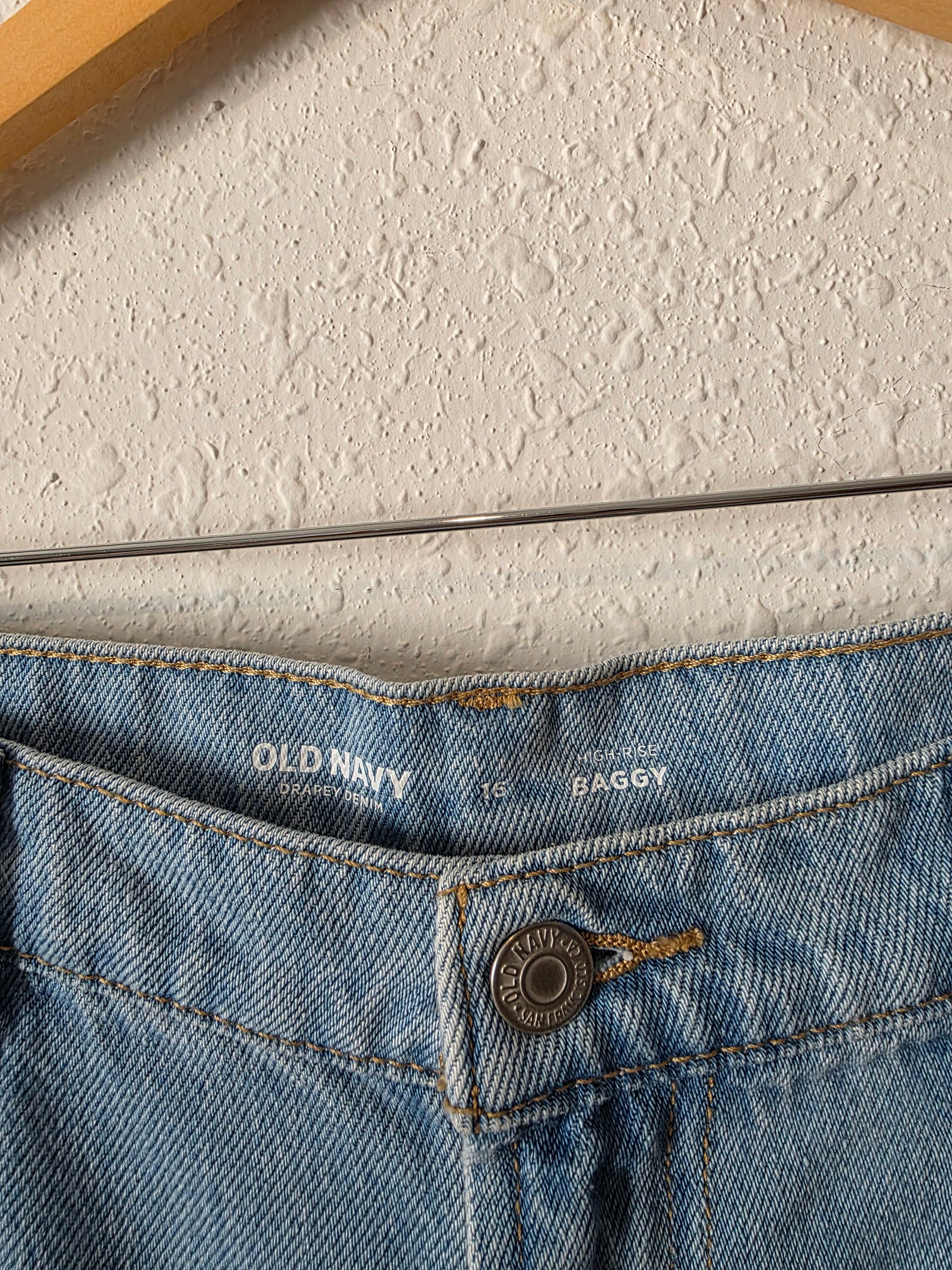 NEW Light Wash Baggy Denim Short (16)
